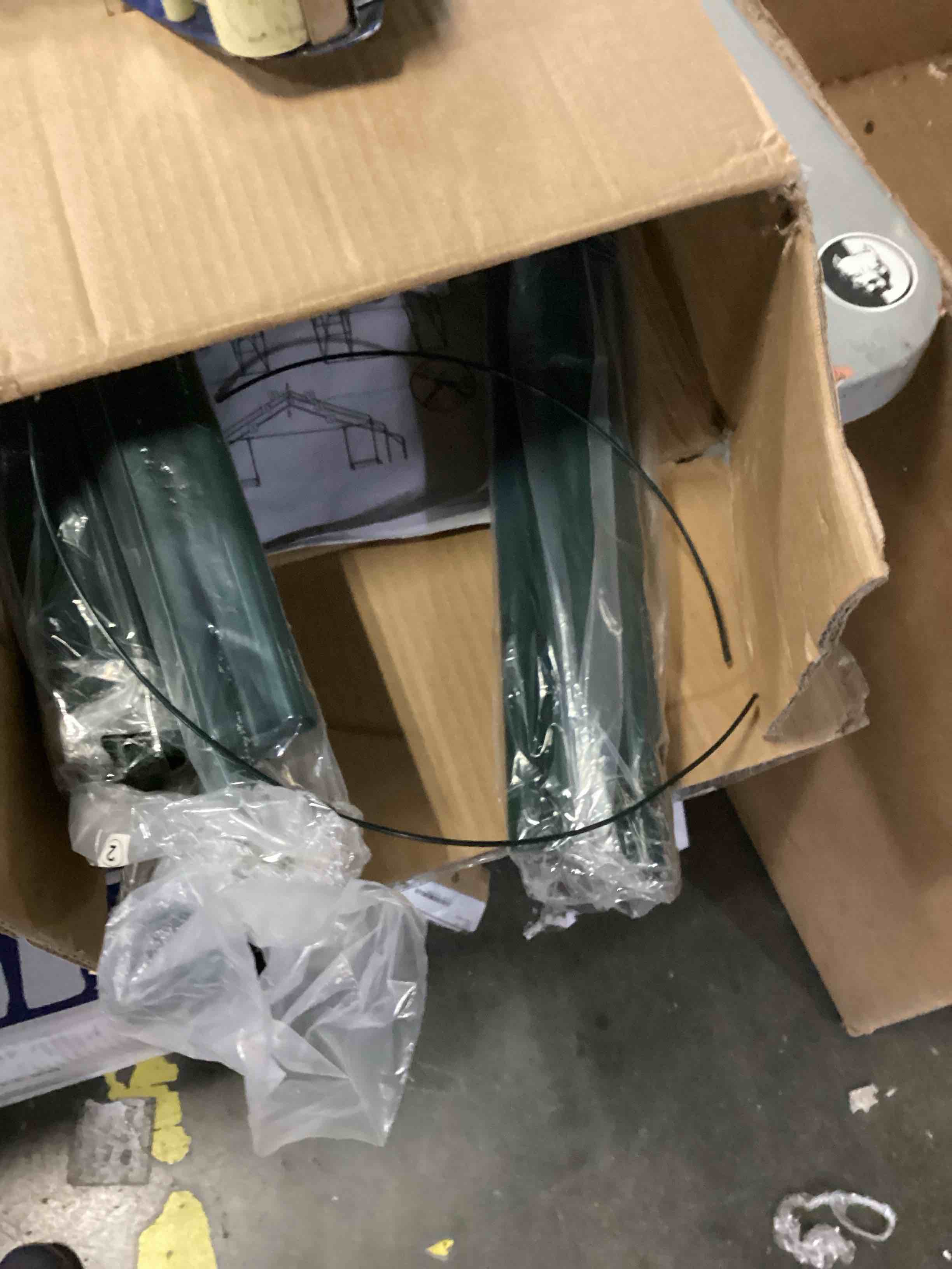 https://s3.amazonaws.com/lotting-images-prod/bidfta/BLU6870937_1730744821618.jpeg