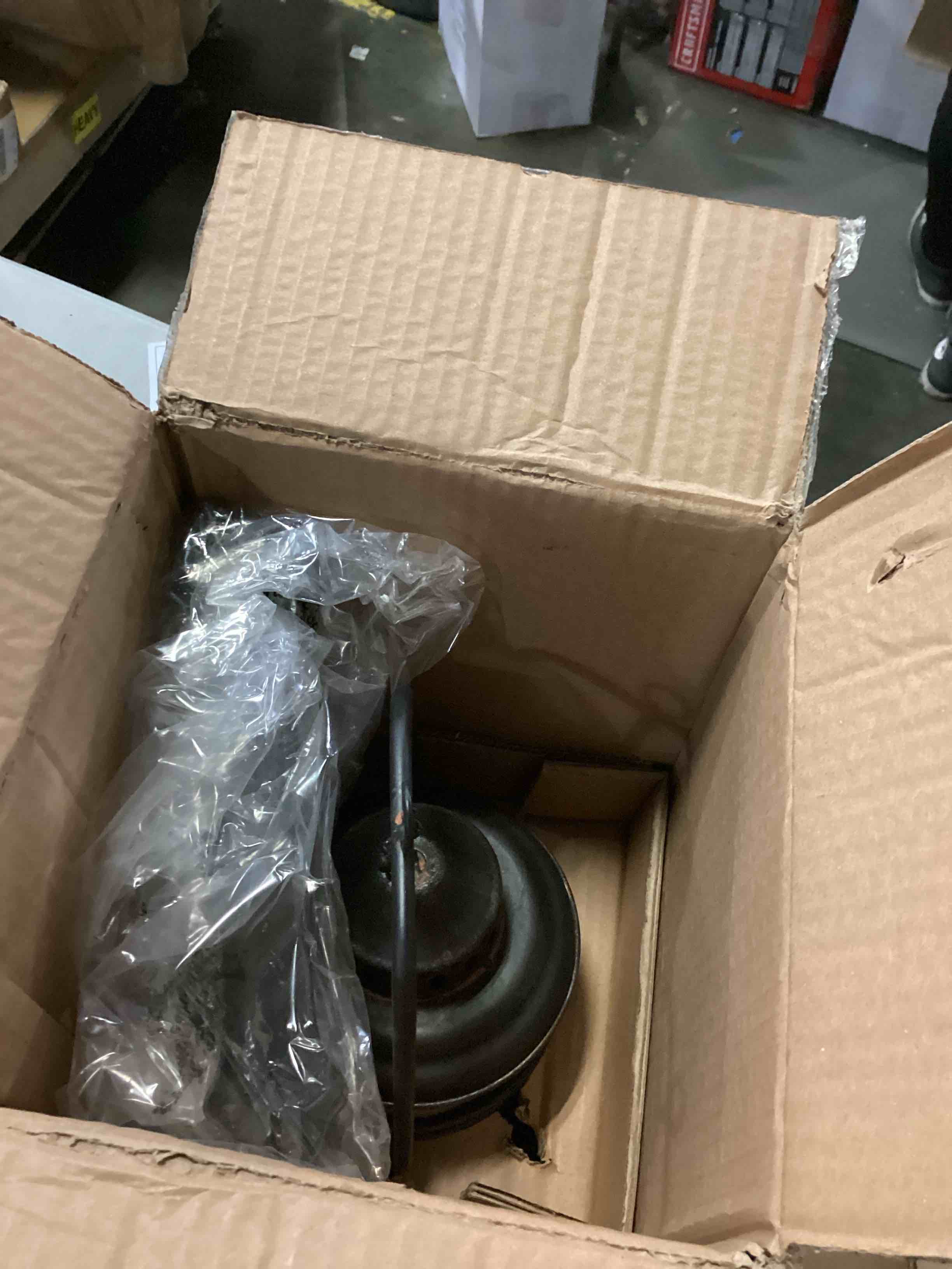 https://s3.amazonaws.com/lotting-images-prod/bidfta/BLU6870995_1730812066249.jpeg