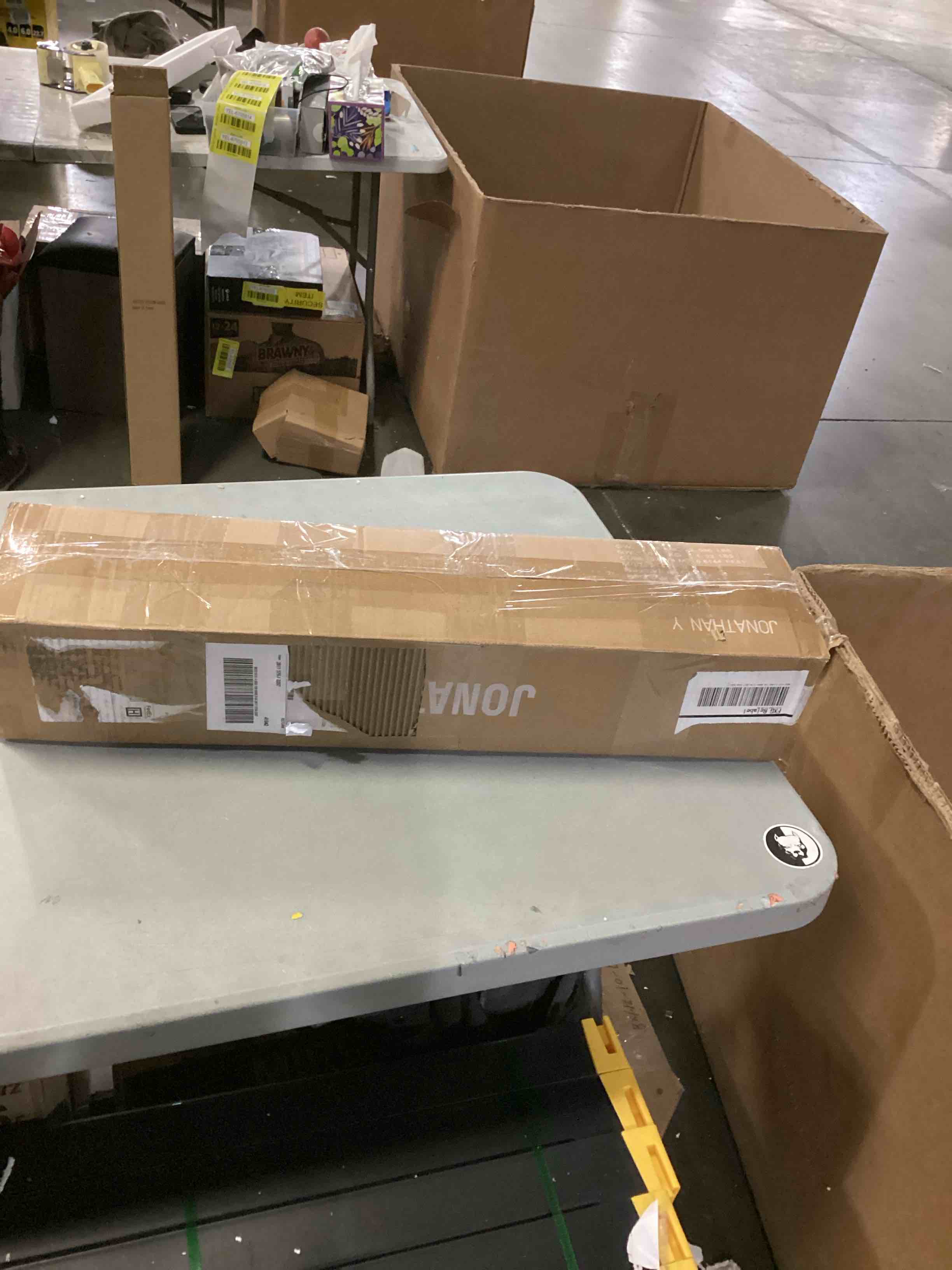 https://s3.amazonaws.com/lotting-images-prod/bidfta/BLU6871124_1730923597070.jpeg