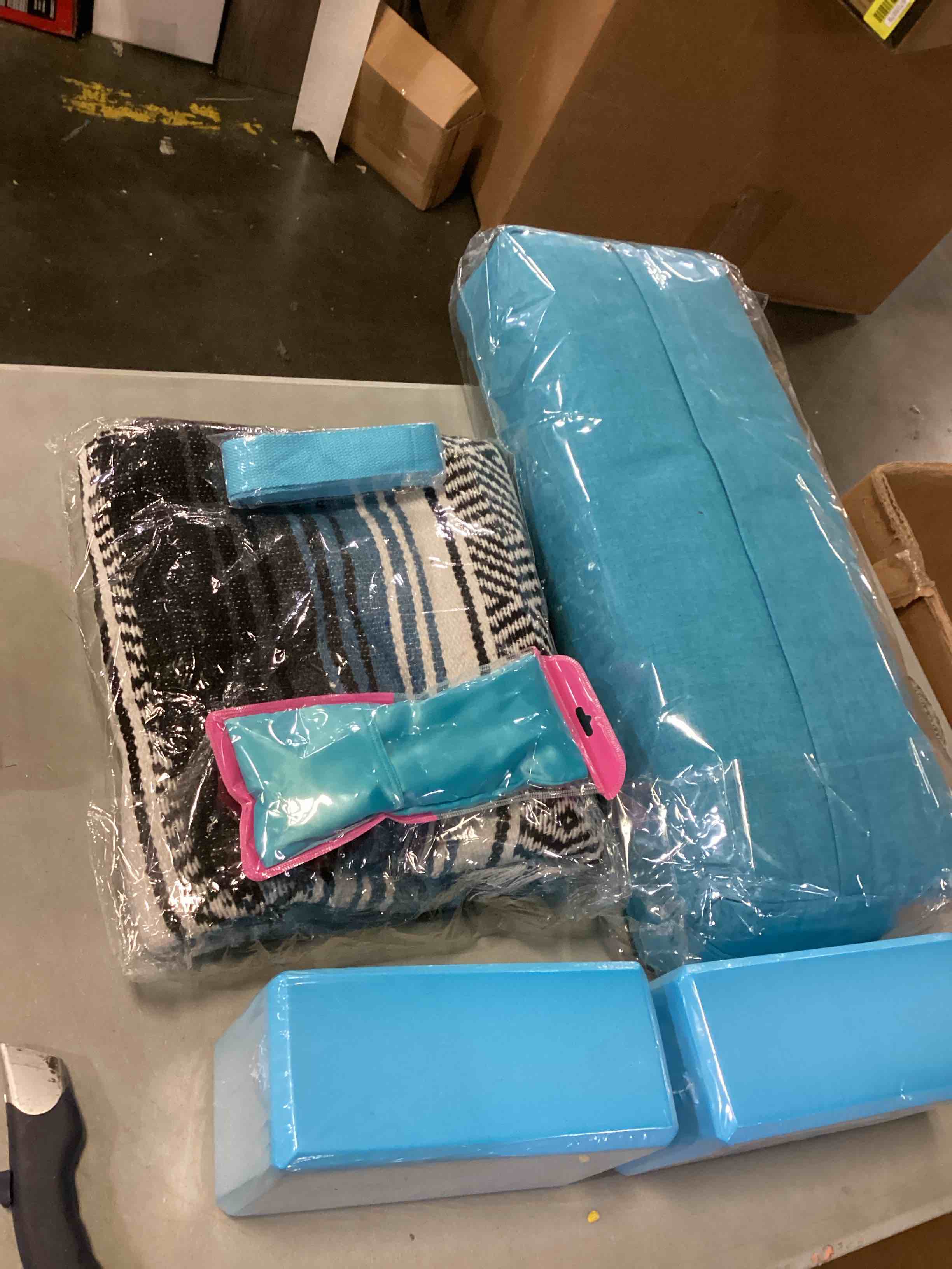 https://s3.amazonaws.com/lotting-images-prod/bidfta/BLU6871263_1731081713210.jpeg
