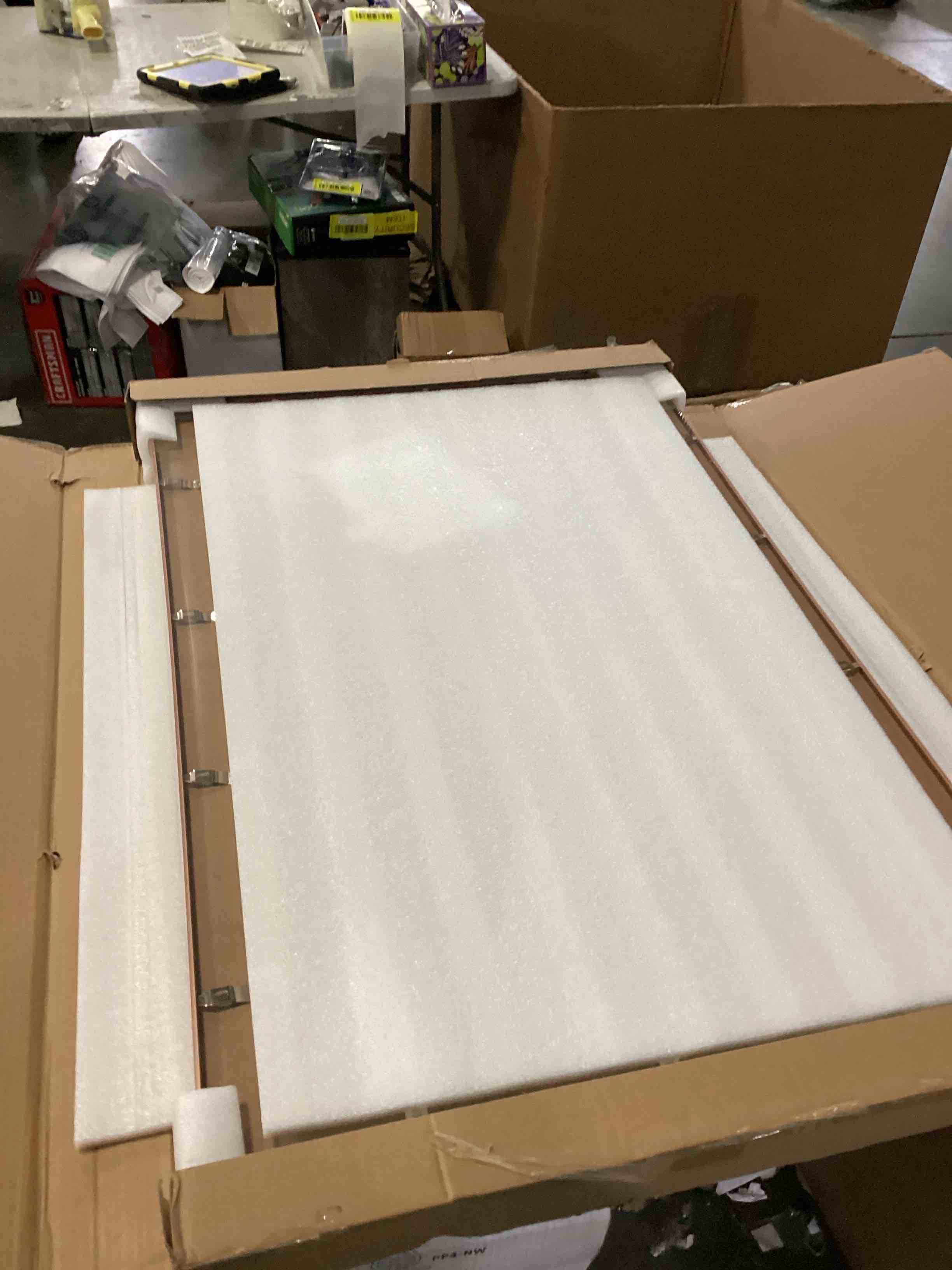https://s3.amazonaws.com/lotting-images-prod/bidfta/BLU6871360_1731341067075.jpeg