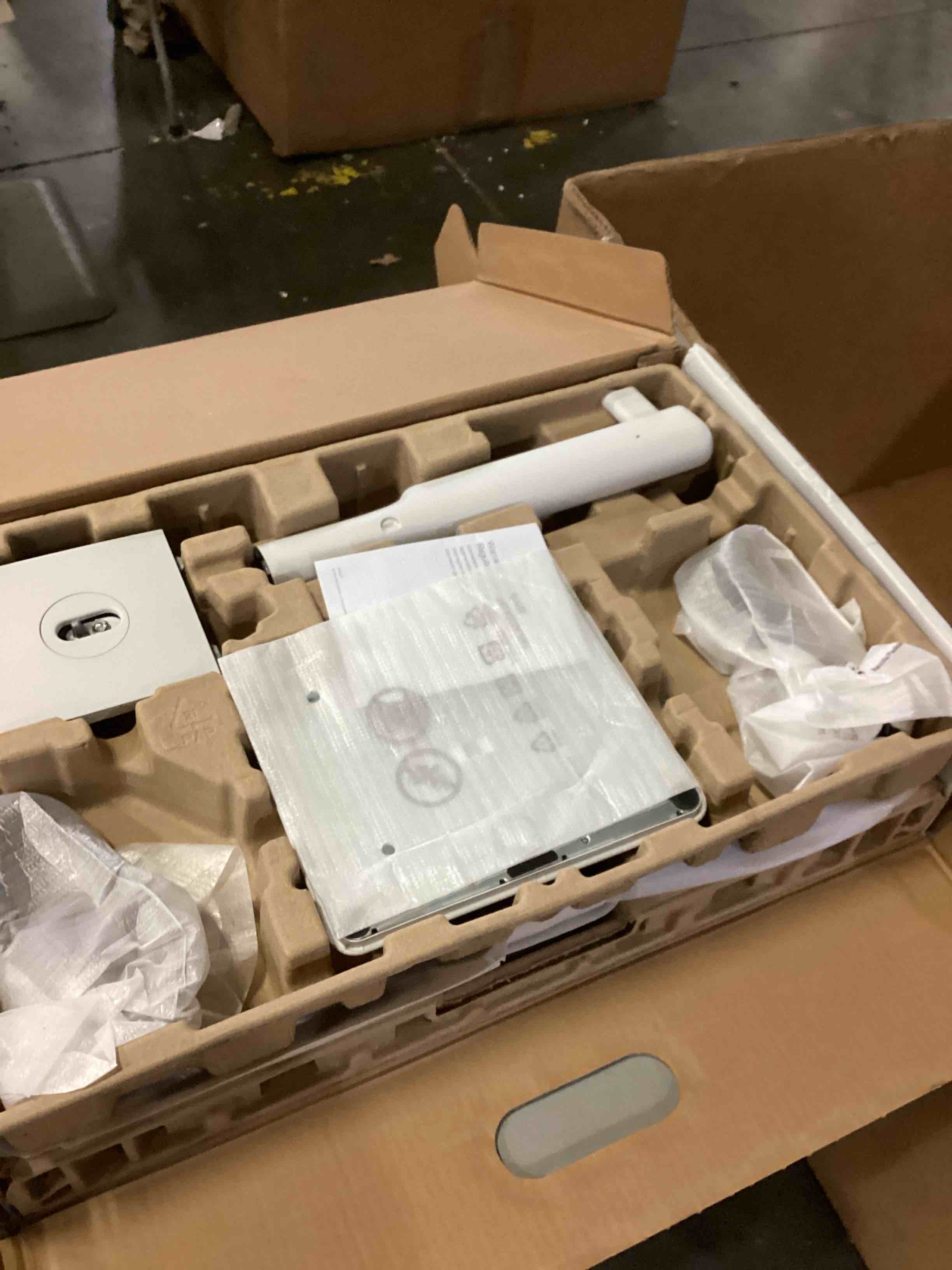 https://s3.amazonaws.com/lotting-images-prod/bidfta/BLU6871471_1731422622216.jpeg