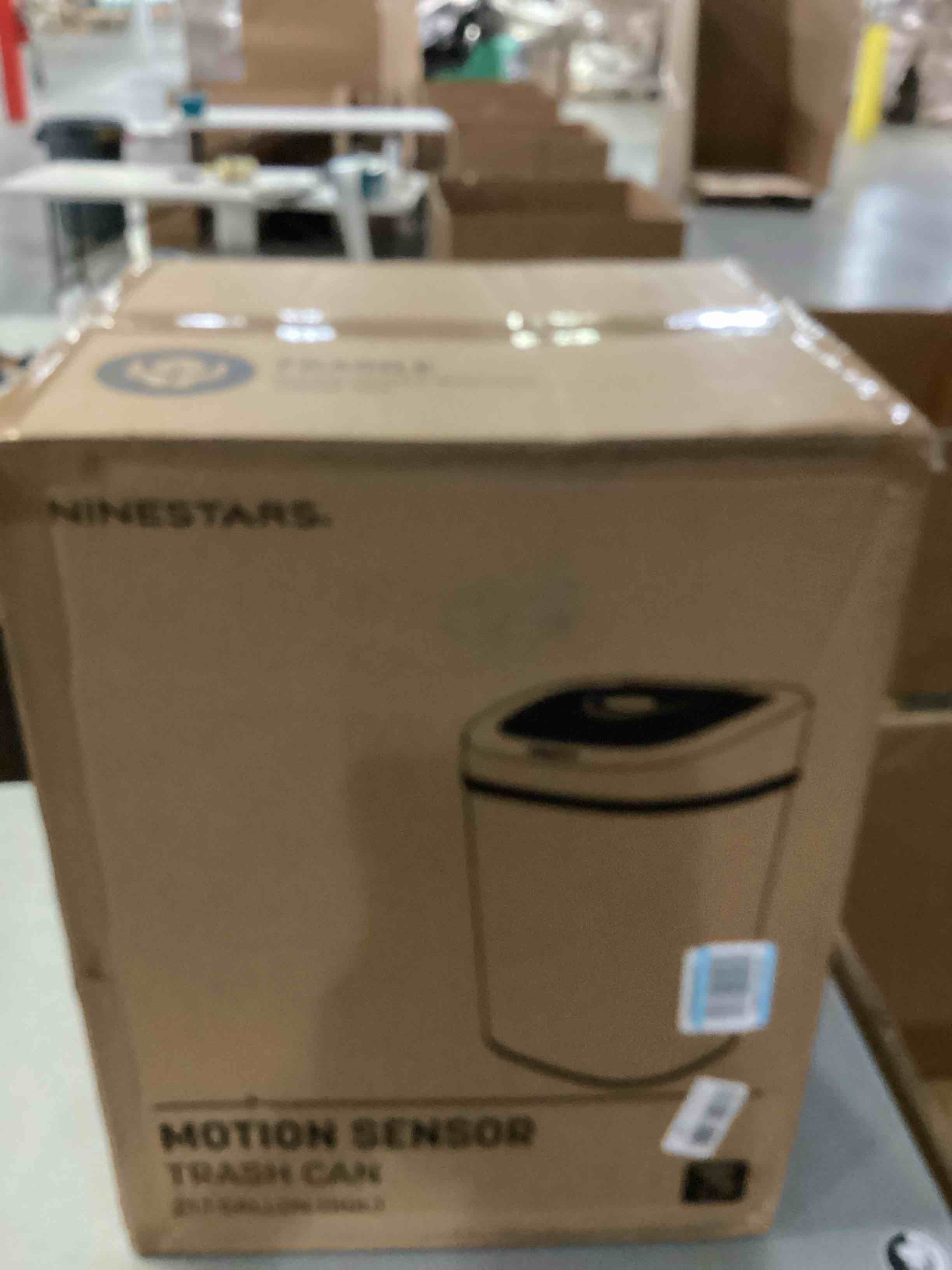 https://s3.amazonaws.com/lotting-images-prod/bidfta/BLU6871661_1731611794021.jpeg
