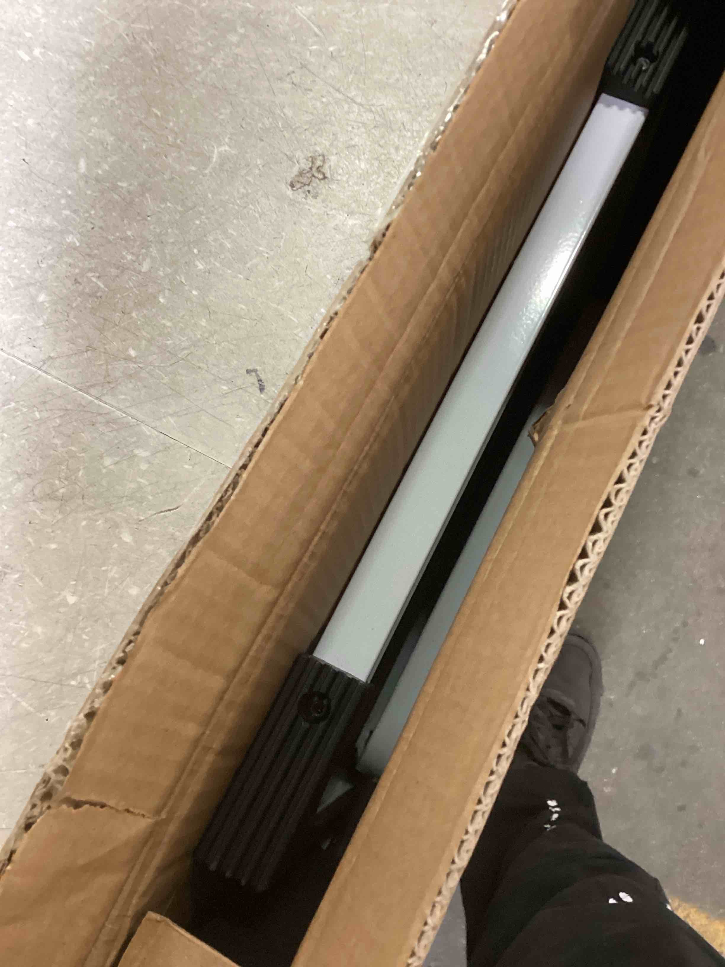 https://s3.amazonaws.com/lotting-images-prod/bidfta/BRN0015352_1723652521165.jpeg