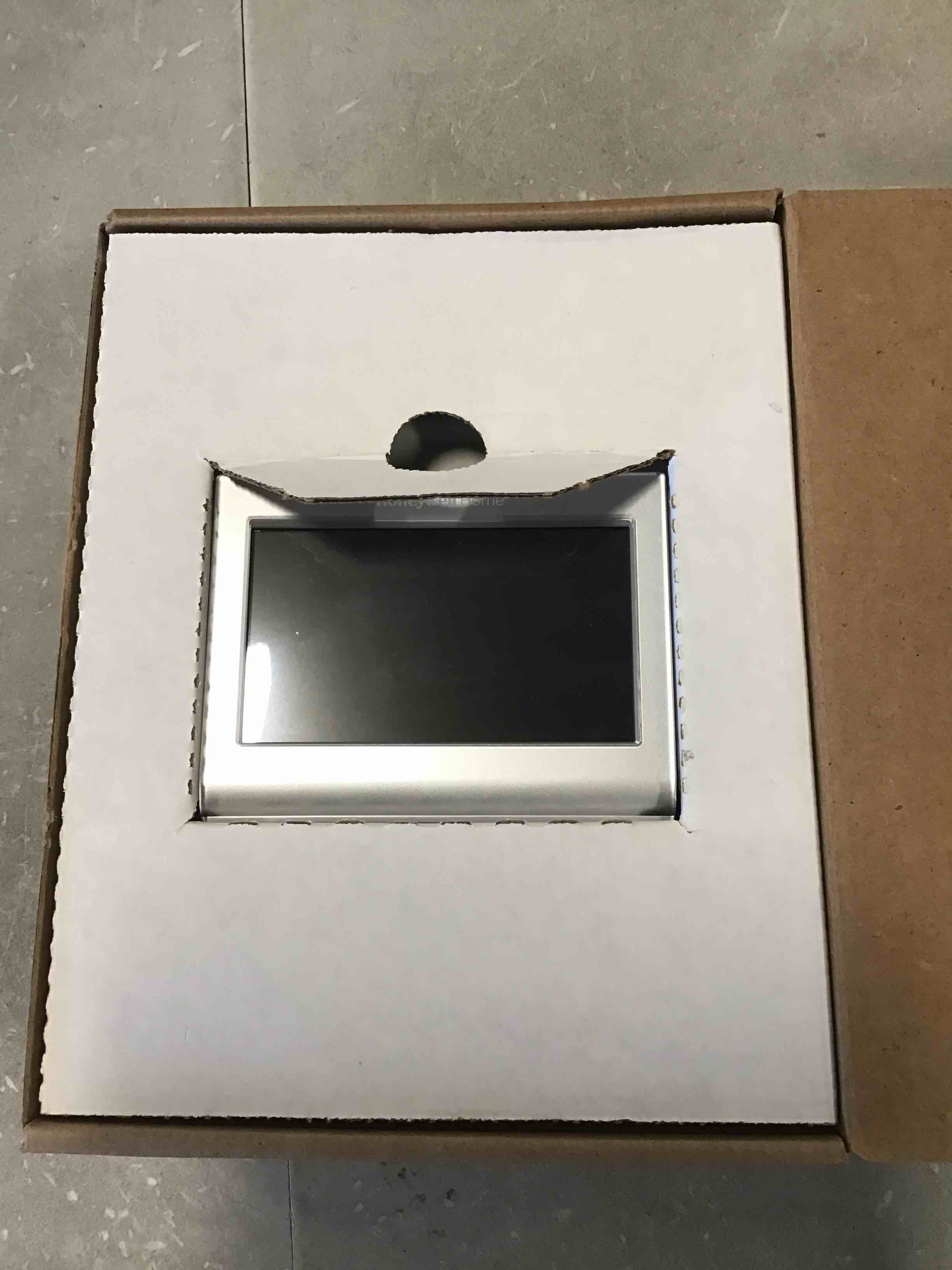 https://s3.amazonaws.com/lotting-images-prod/bidfta/BRN0026355_1724160984744.jpeg