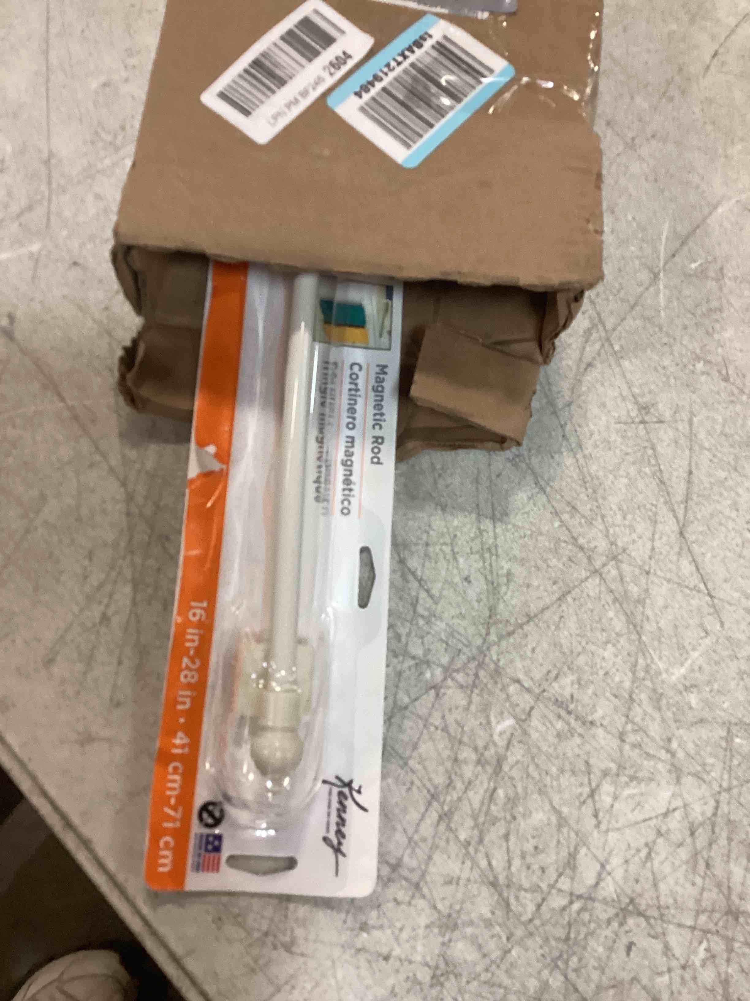 https://s3.amazonaws.com/lotting-images-prod/bidfta/BRN0030863_1725022628858.jpeg