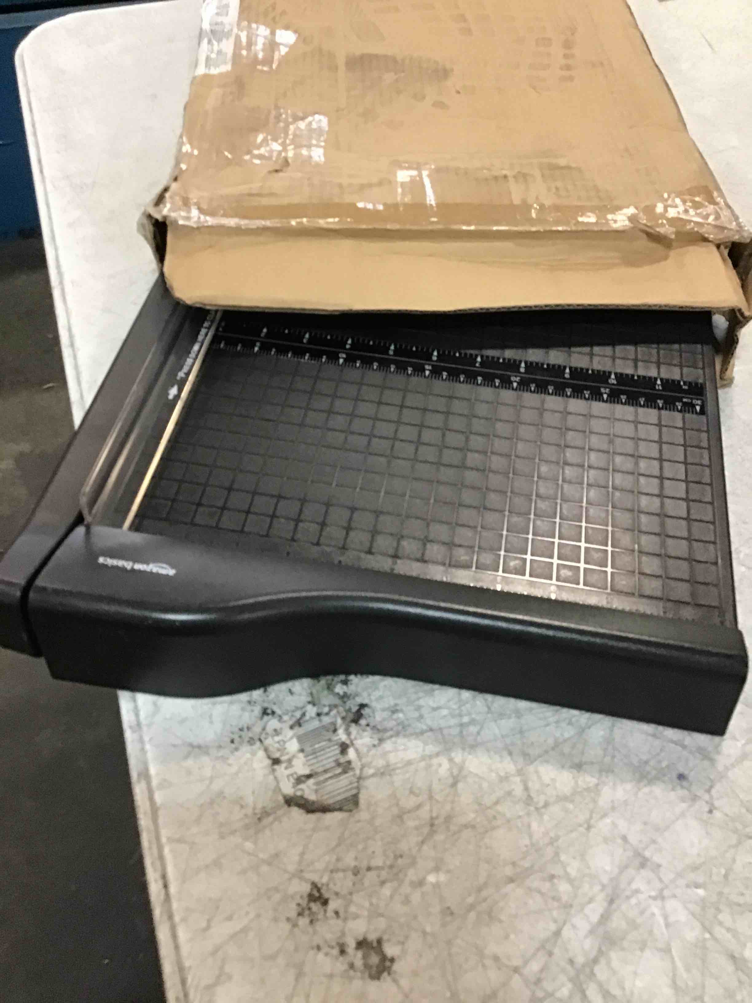 https://s3.amazonaws.com/lotting-images-prod/bidfta/BRN0031539_1724709054280.jpeg