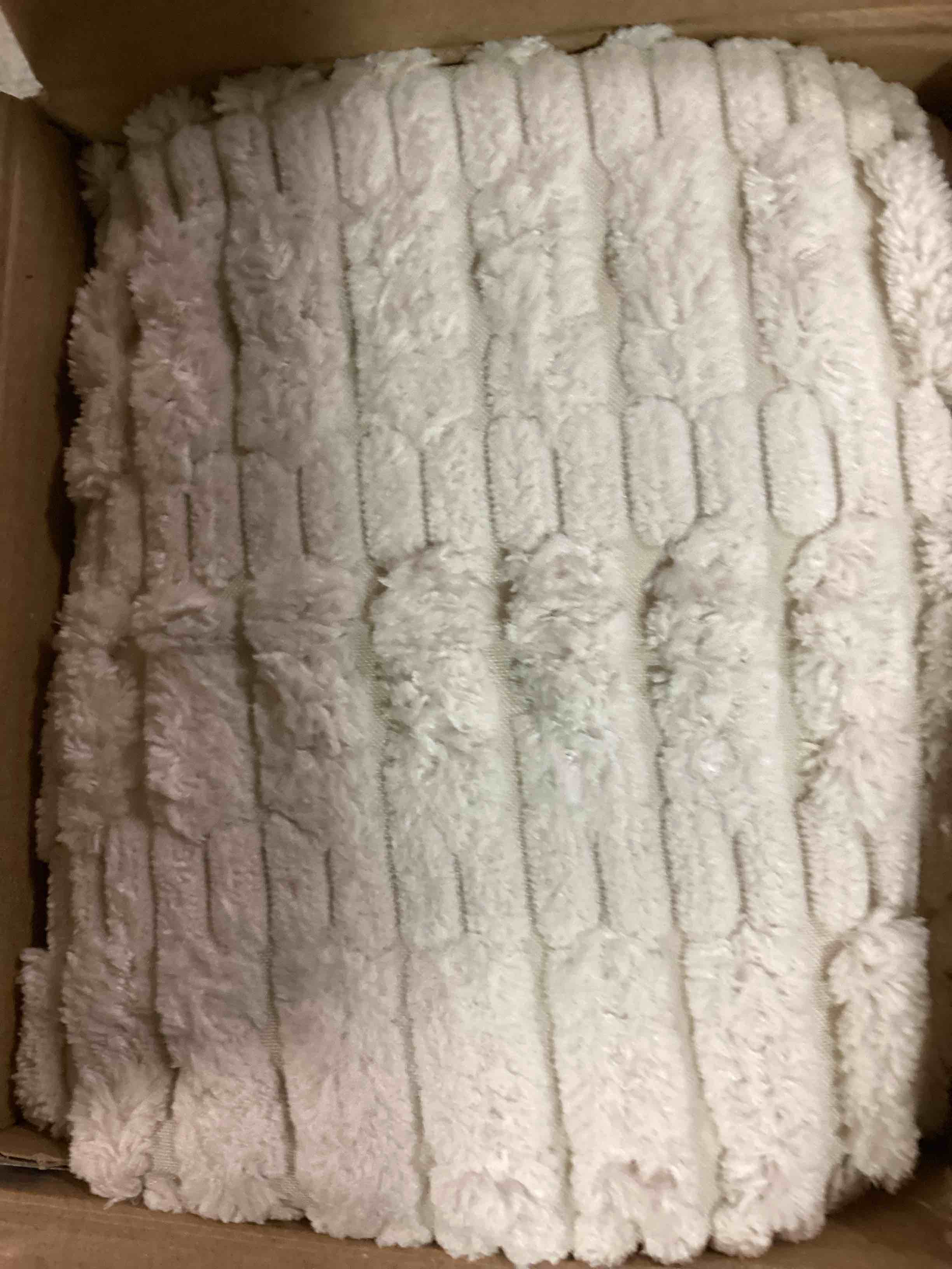 https://s3.amazonaws.com/lotting-images-prod/bidfta/BRN0035723_1723723740686.jpeg
