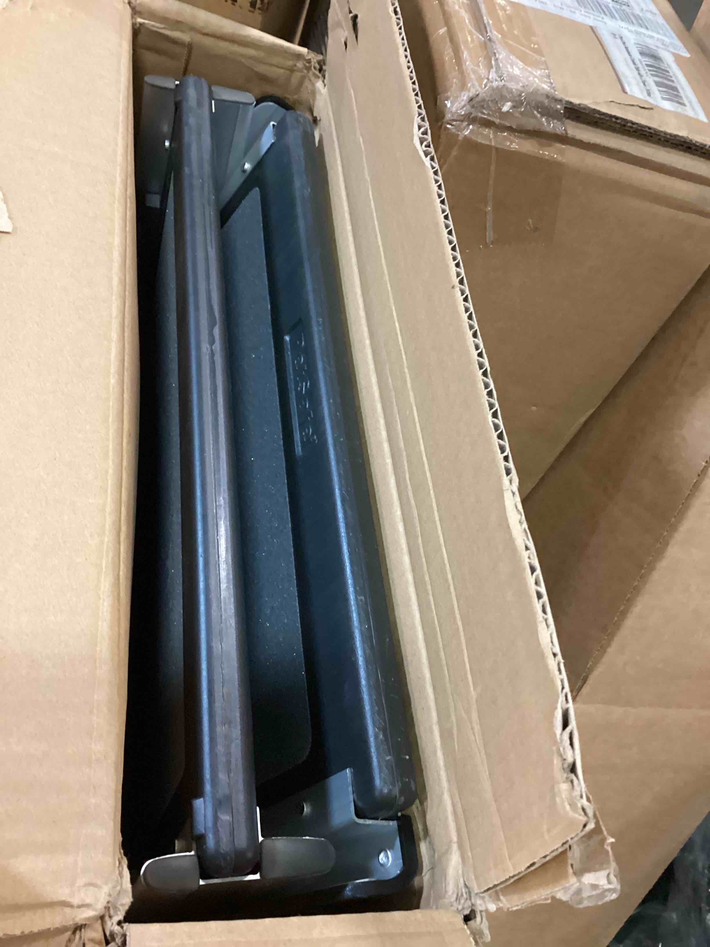 https://s3.amazonaws.com/lotting-images-prod/bidfta/BRN0041921_1723085308621.jpeg