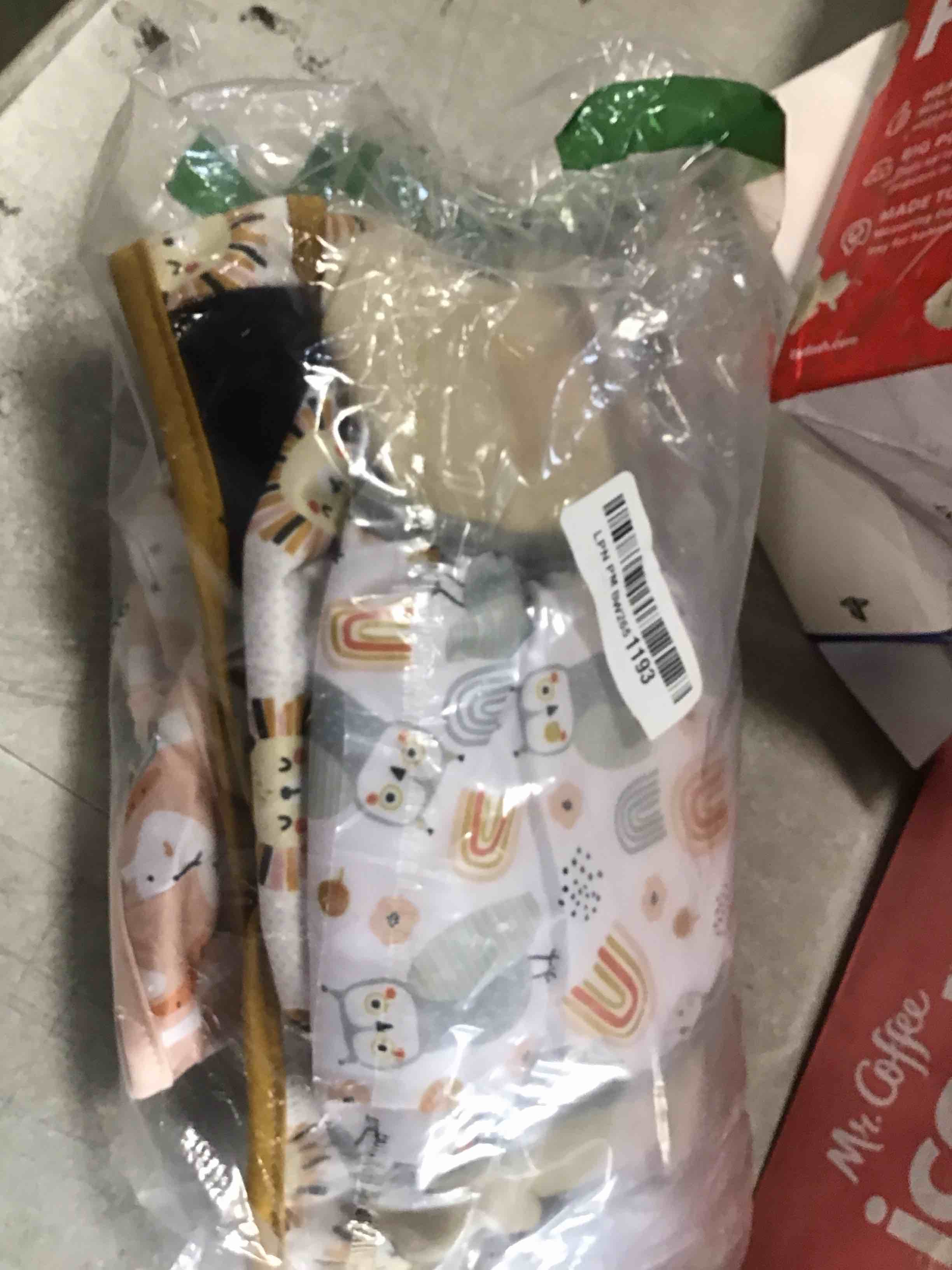 https://s3.amazonaws.com/lotting-images-prod/bidfta/BRN0043290_1723725830959.jpeg