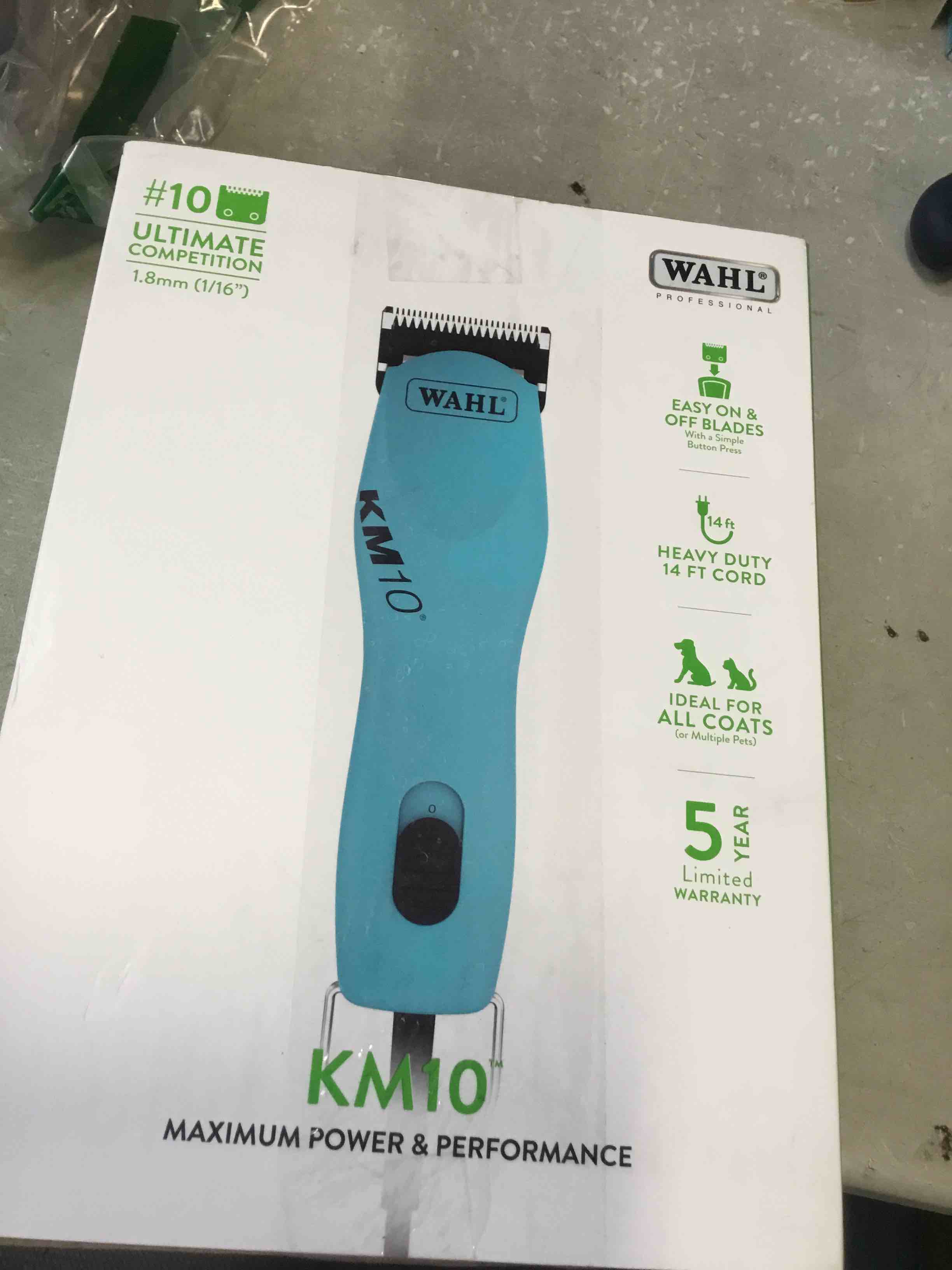 WAHL KM10 2 Speed Brushless Motor Professional Animal Clipper with a