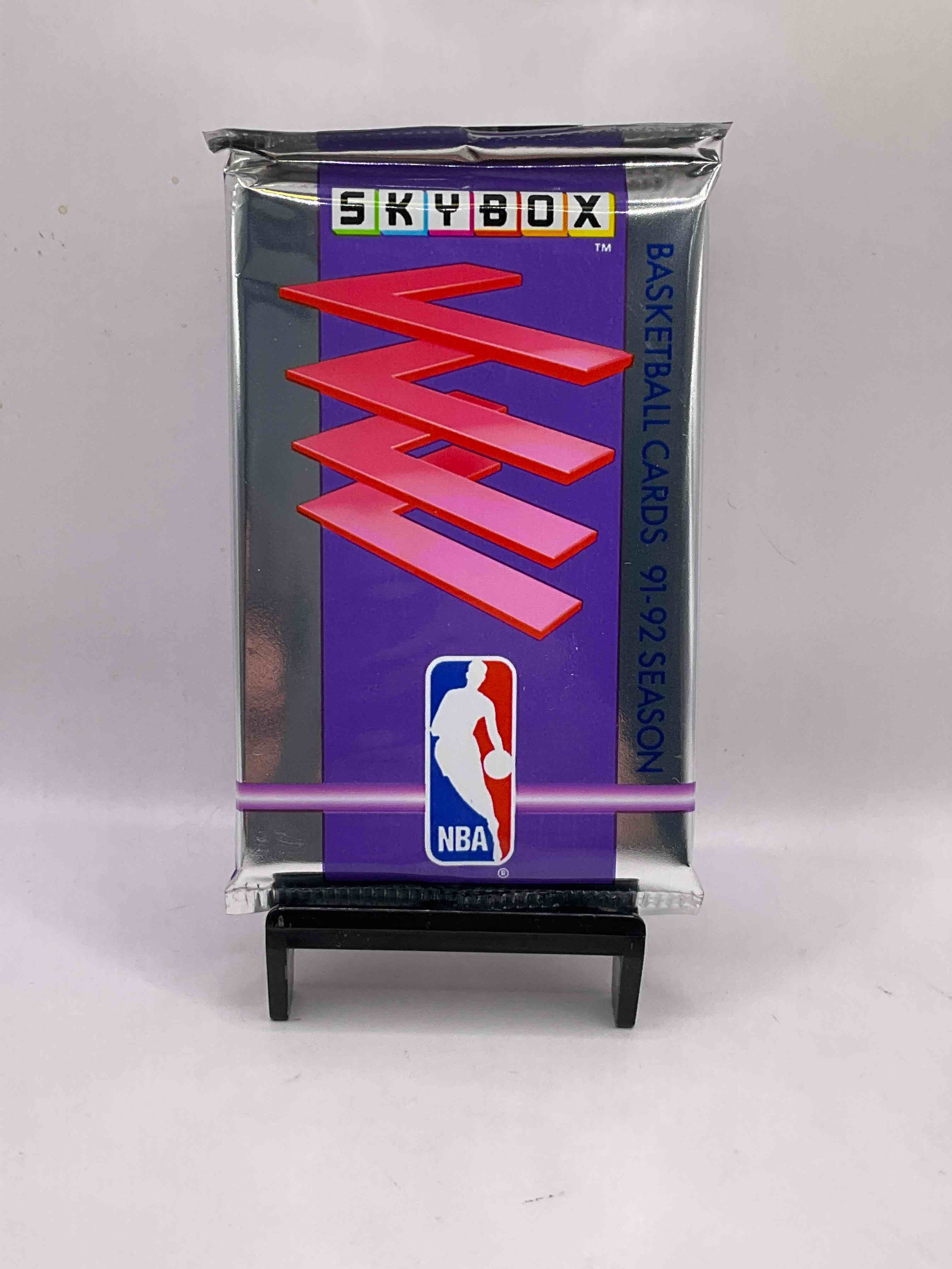 Basketball Wow! Rare 1991/92 NBA Skybox Sealed Sports Collectible Card Pack, Direct From Original Sealed Retail Case! So Many Awesome Cards To Search For Like Team USA Card (PSA 10 Value $500), #544 Team USA 1 Card (PSA 10 Value $300), Michael Jordon #39 (PSA 10 Value $150) & Too Many Other Great Cards To List! Hard To Find, Excellent Like-New Condition!