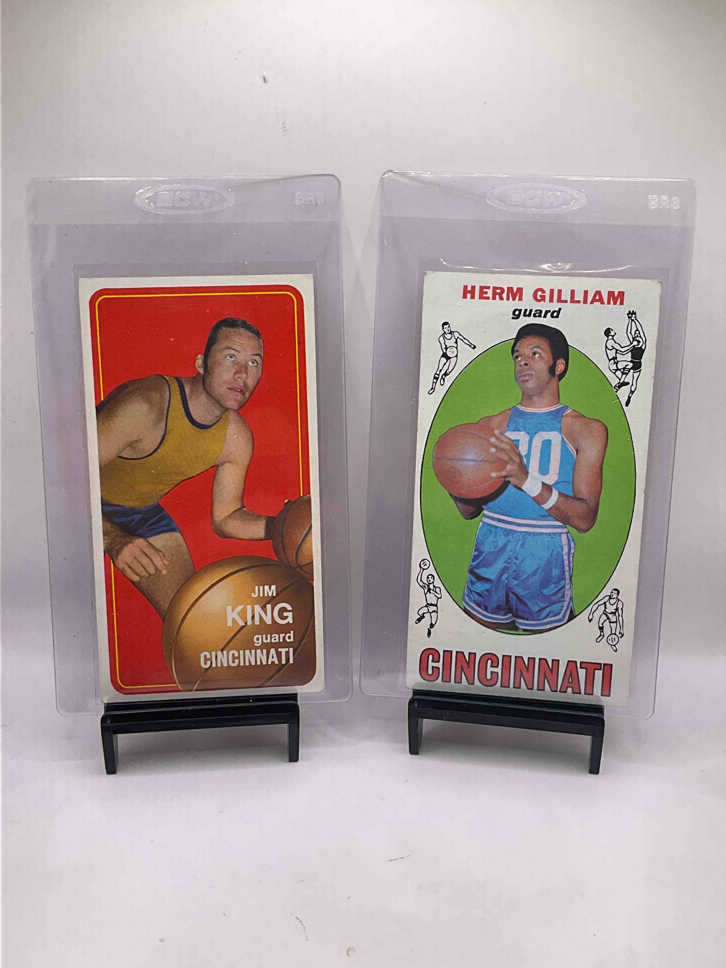 1970 Cincinnati Royals Basketball History! Own Epic Pieces Of History With These Awesome 1970 Cincinnati Royals Basketball Cards, Including Famous National Title Kentucky Player Adrian Smith. All In Sleeves & Protective Top-Load Cases, & In Great Condition For Their Age! Super Cool Sports Card Memorabilia!