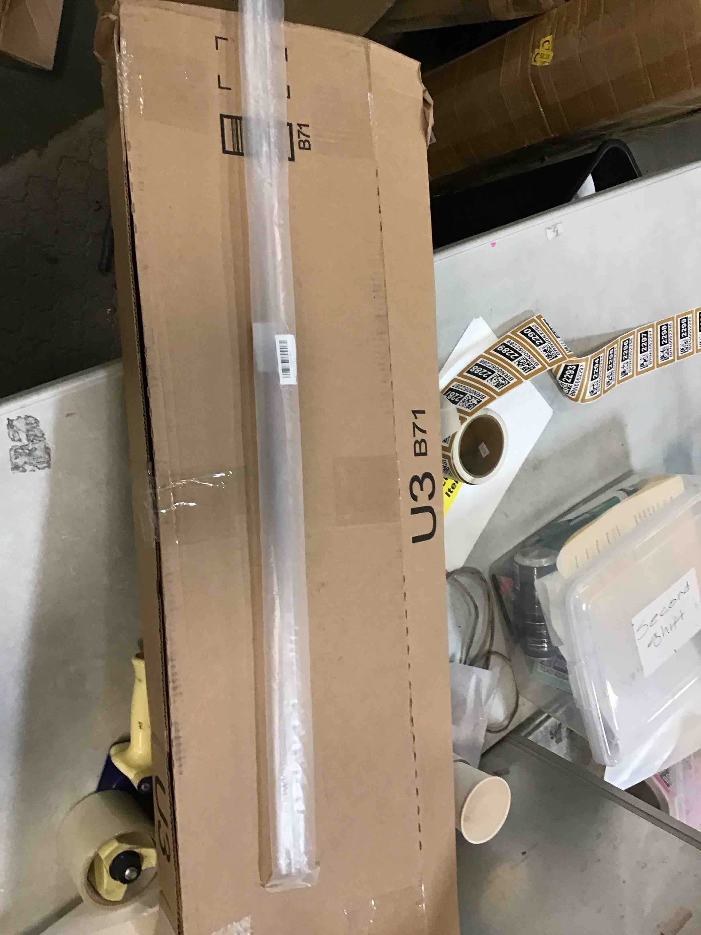 https://s3.amazonaws.com/lotting-images-prod/bidfta/BRN0052300_1725421613891.jpeg