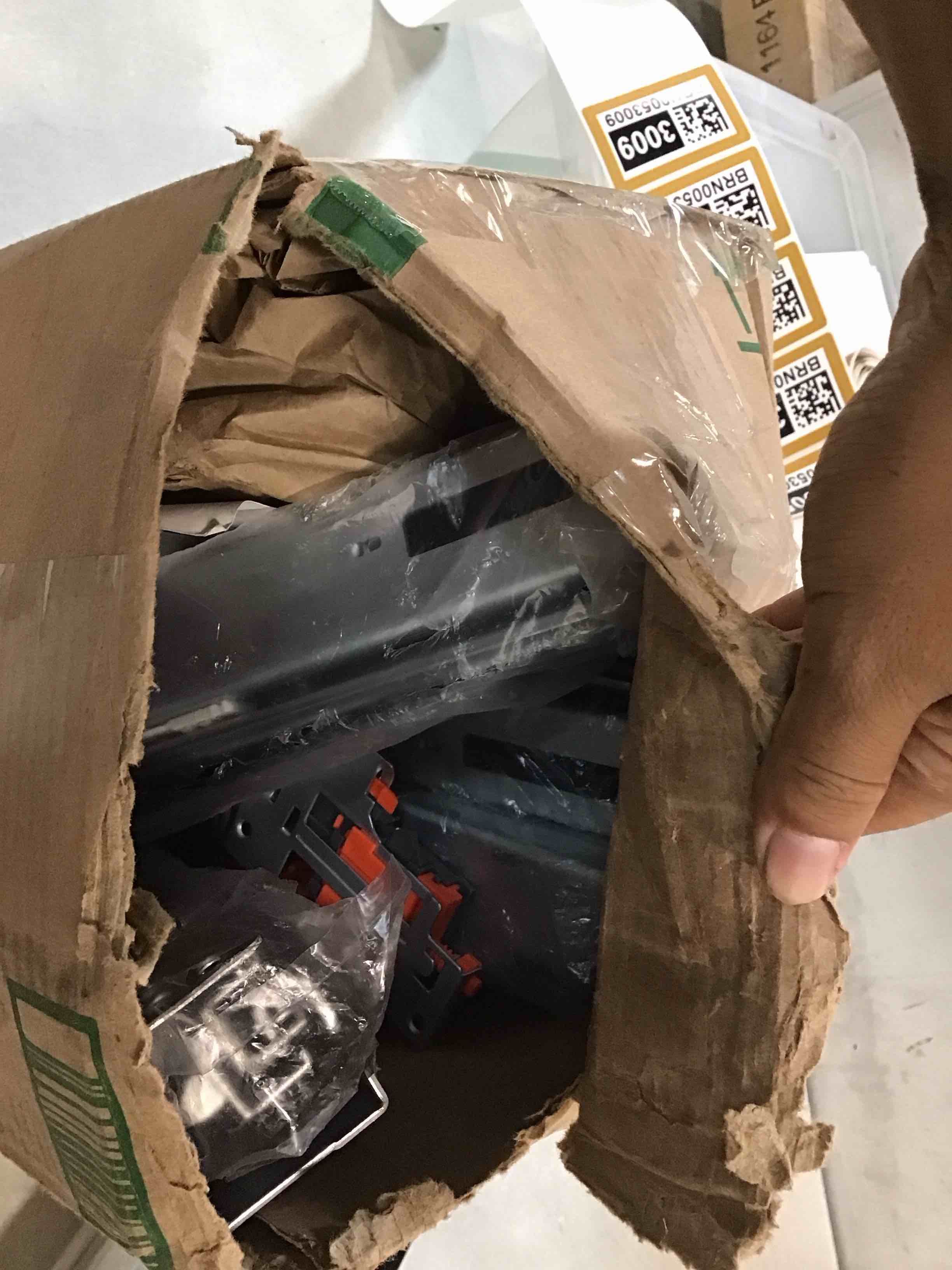 https://s3.amazonaws.com/lotting-images-prod/bidfta/BRN0053009_1724802495501.jpeg