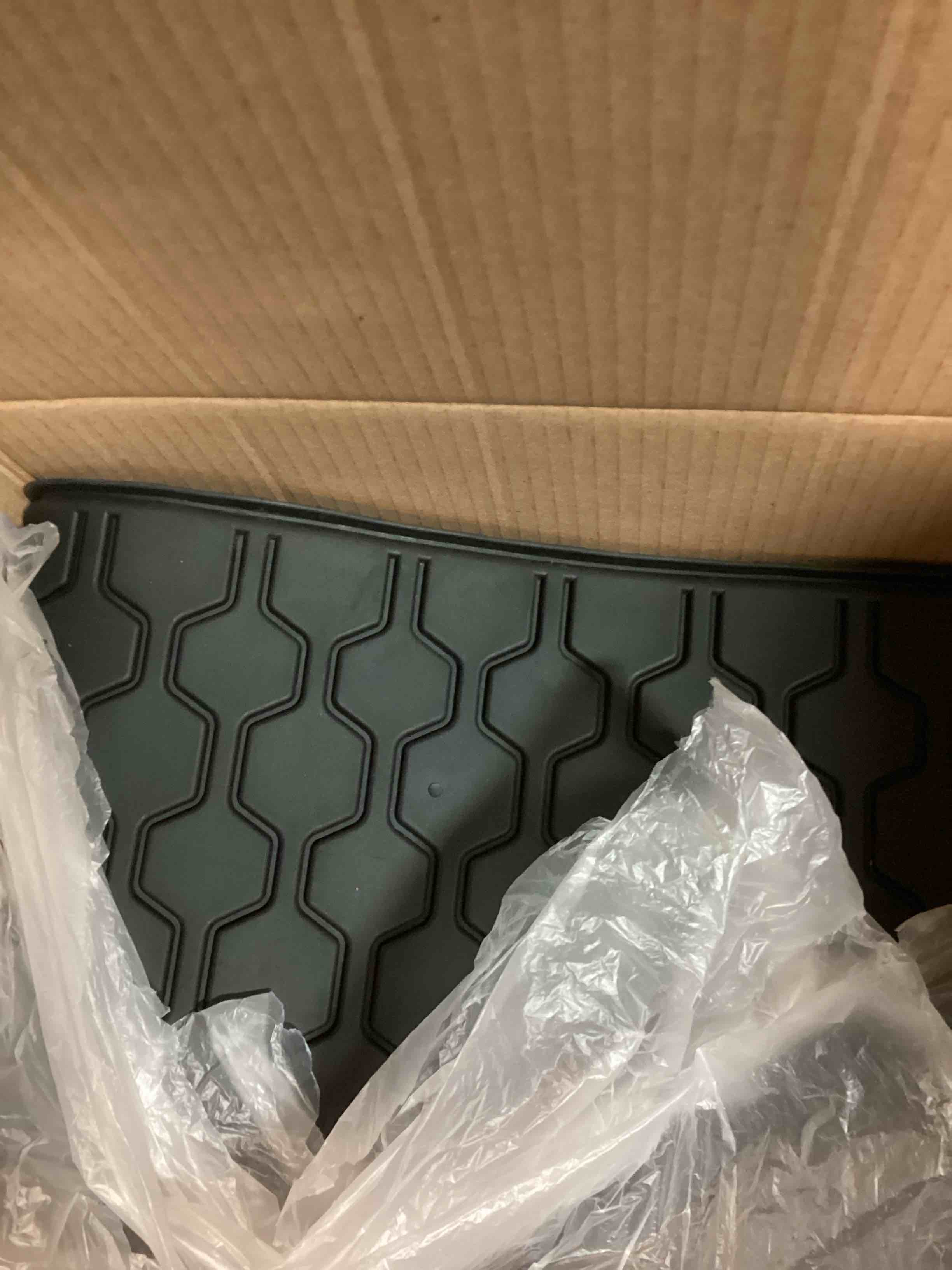 https://s3.amazonaws.com/lotting-images-prod/bidfta/BRN0057240_1725365211011.jpeg