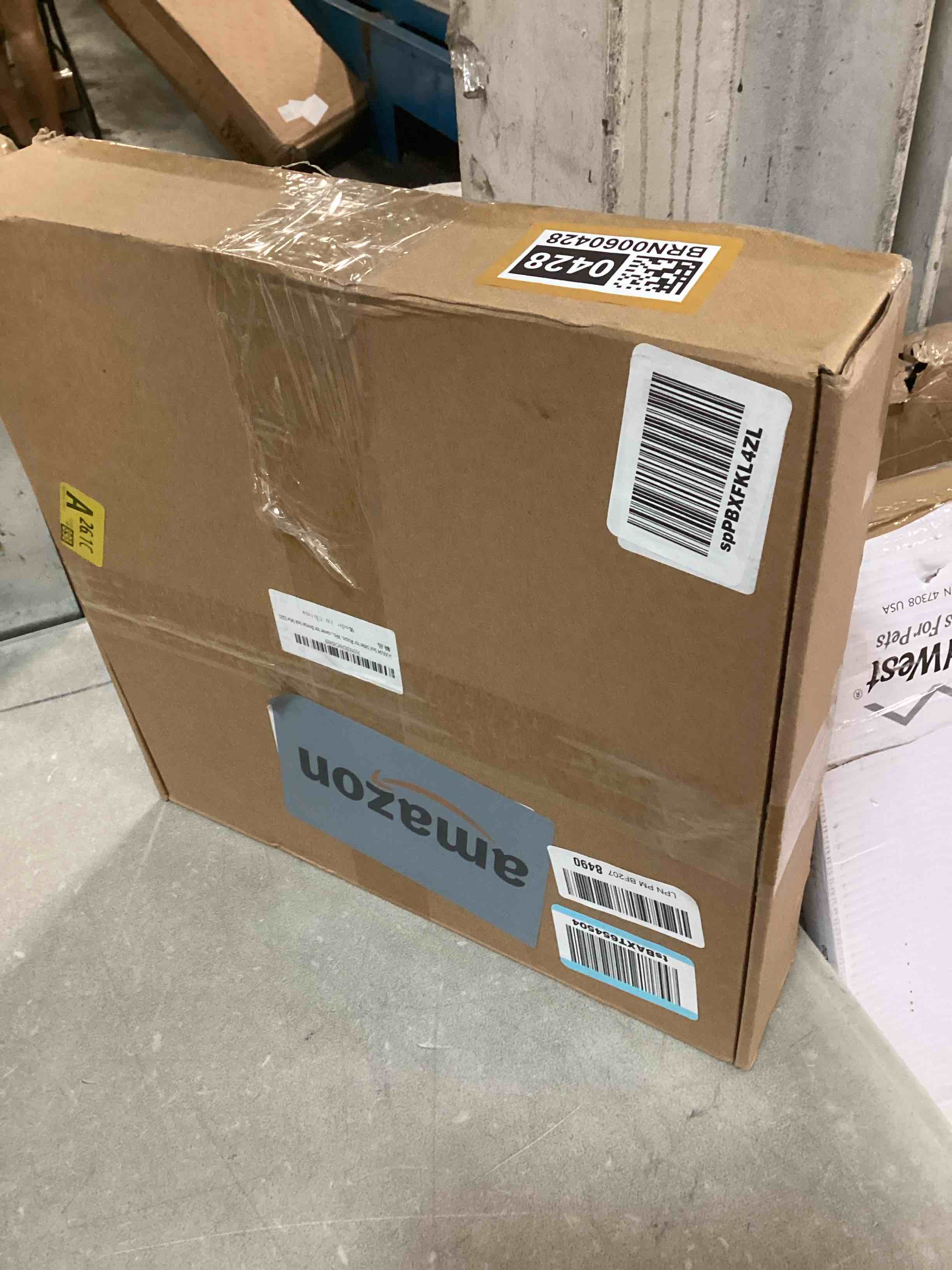 https://s3.amazonaws.com/lotting-images-prod/bidfta/BRN0060428_1725111868701.jpeg