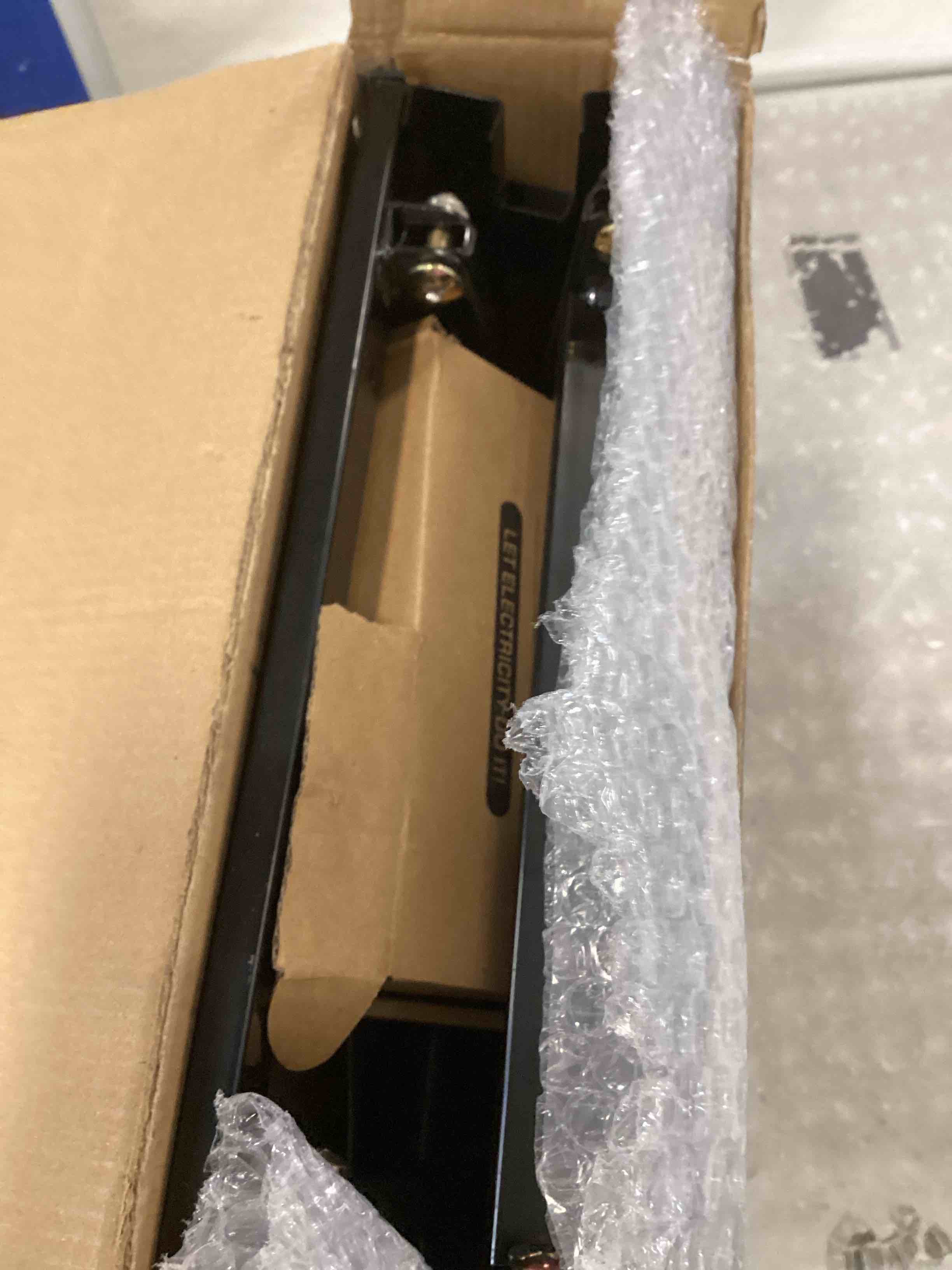 https://s3.amazonaws.com/lotting-images-prod/bidfta/BRN0060733_1725021495968.jpeg