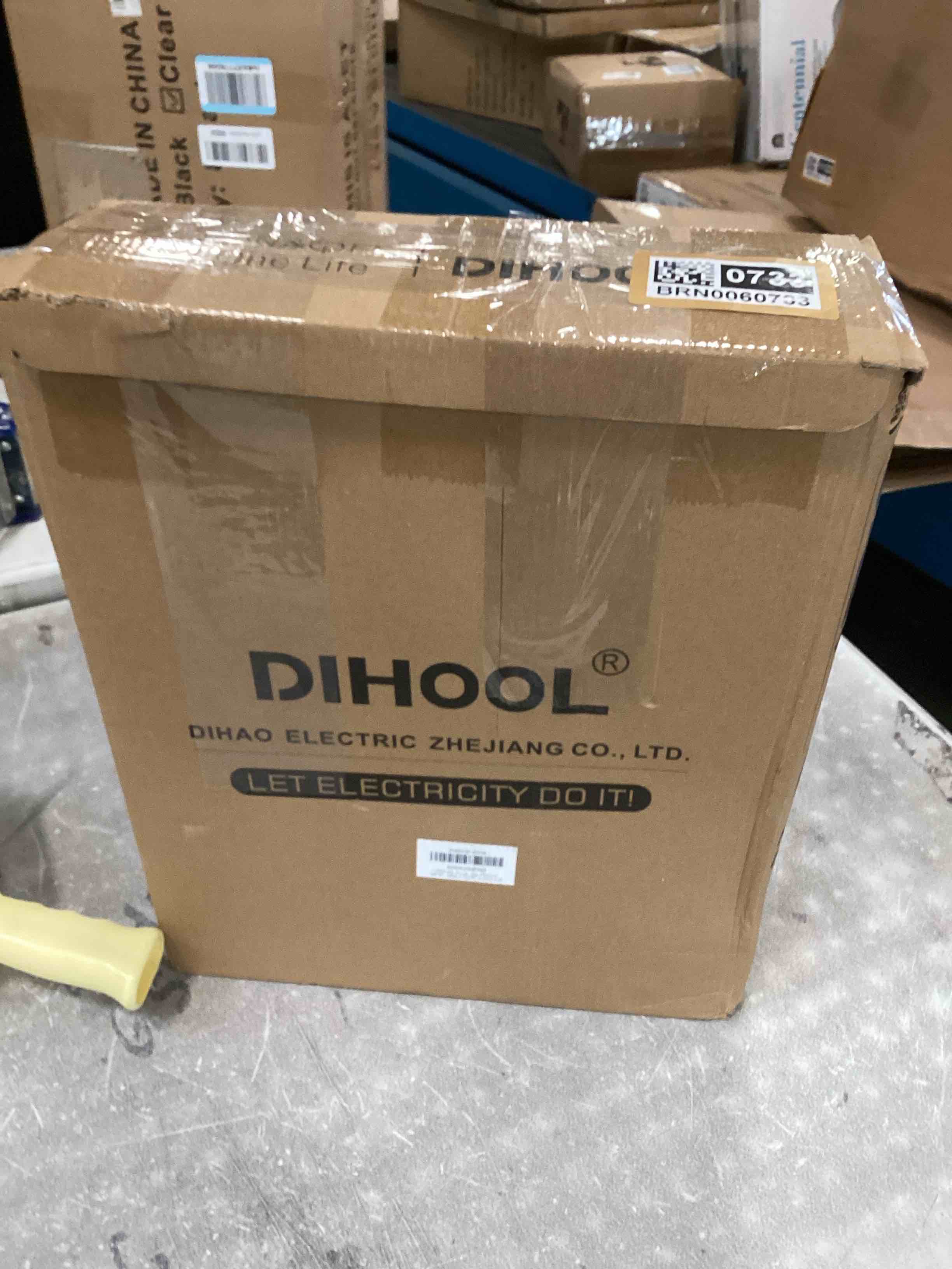 https://s3.amazonaws.com/lotting-images-prod/bidfta/BRN0060733_1725021551404.jpeg