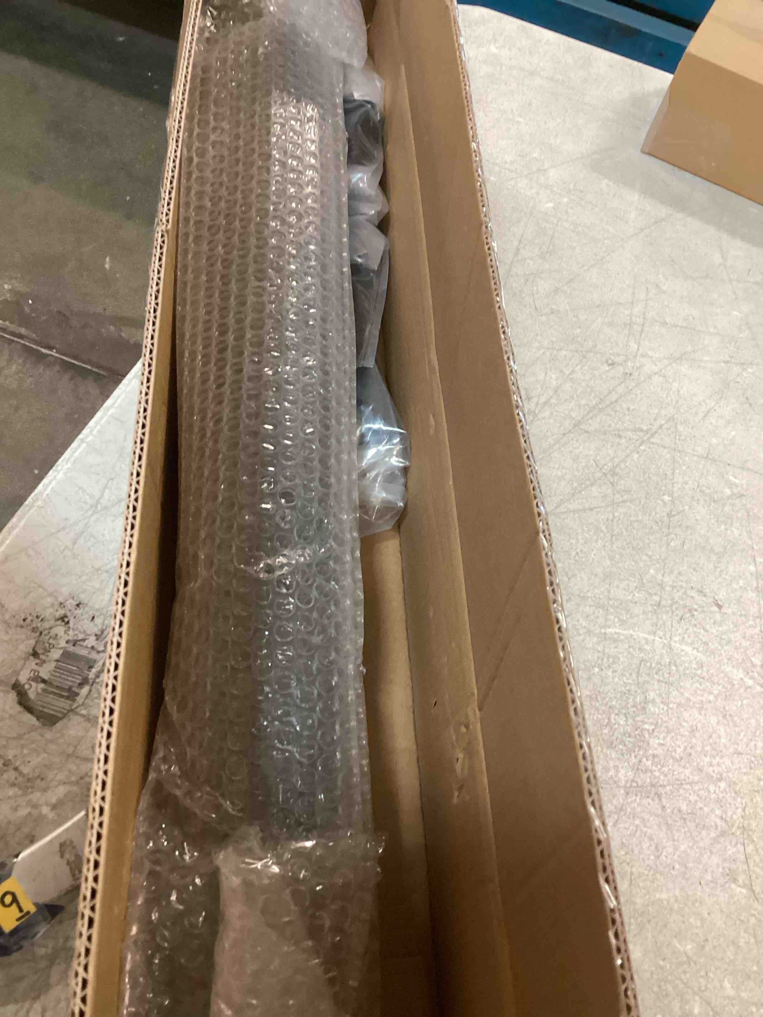 https://s3.amazonaws.com/lotting-images-prod/bidfta/BRN0061974_1724342543479.jpeg
