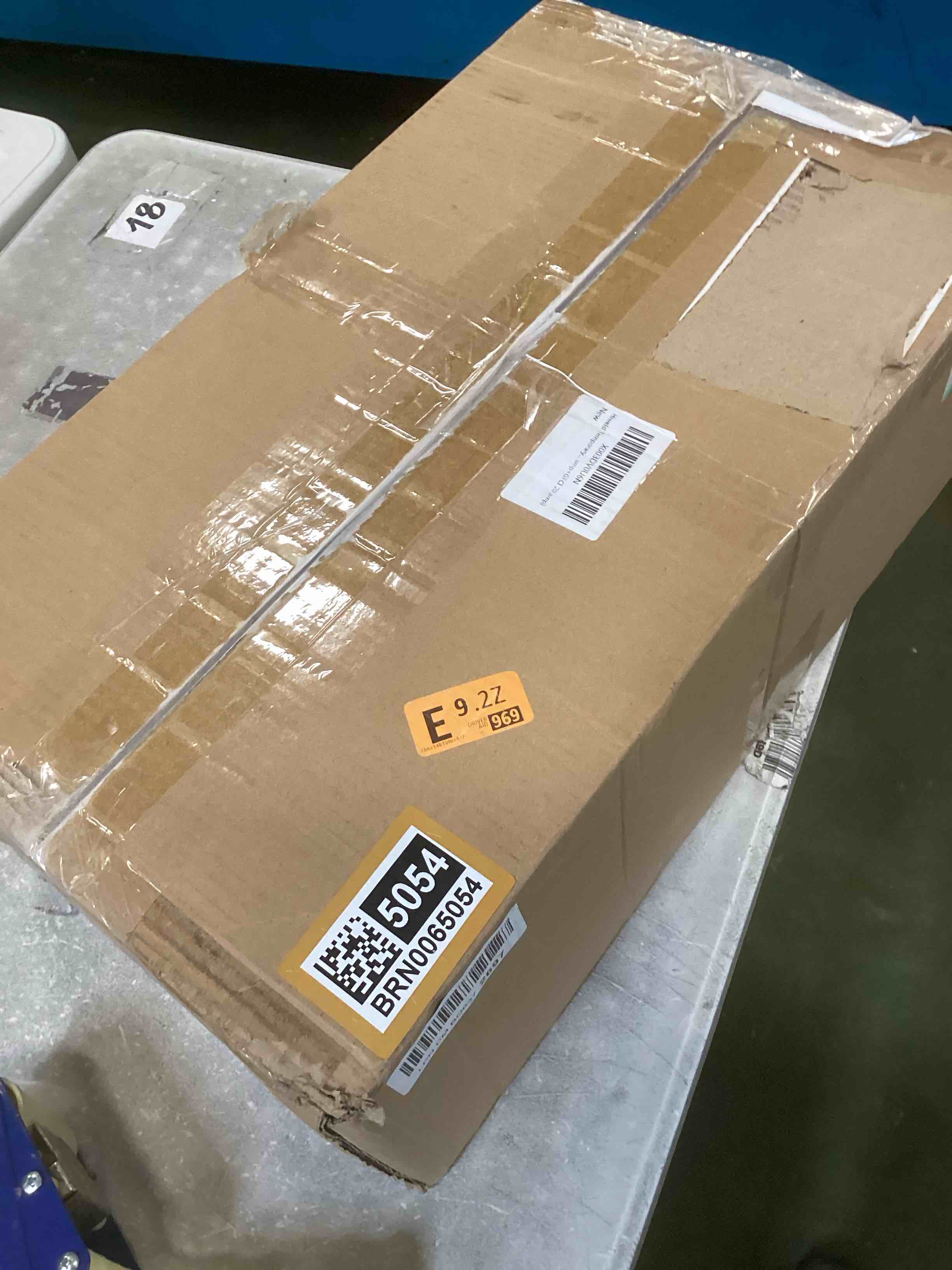 https://s3.amazonaws.com/lotting-images-prod/bidfta/BRN0065054_1724788630404.jpeg