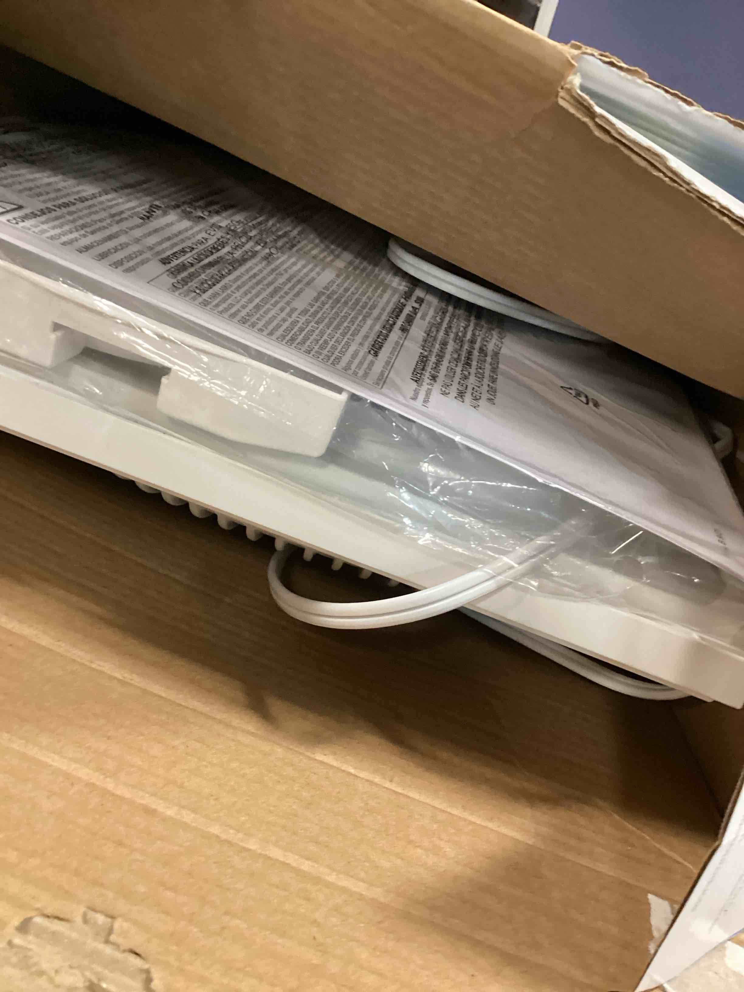 https://s3.amazonaws.com/lotting-images-prod/bidfta/BRN0069085_1724897494771.jpeg