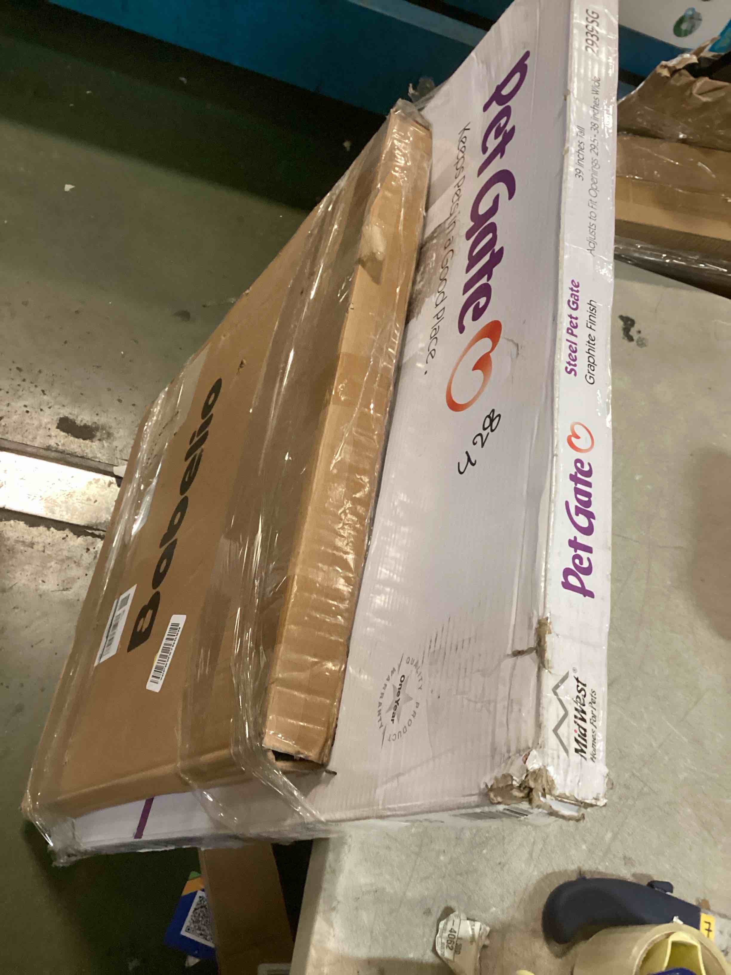 https://s3.amazonaws.com/lotting-images-prod/bidfta/BRN0070733_1725122464530.jpeg