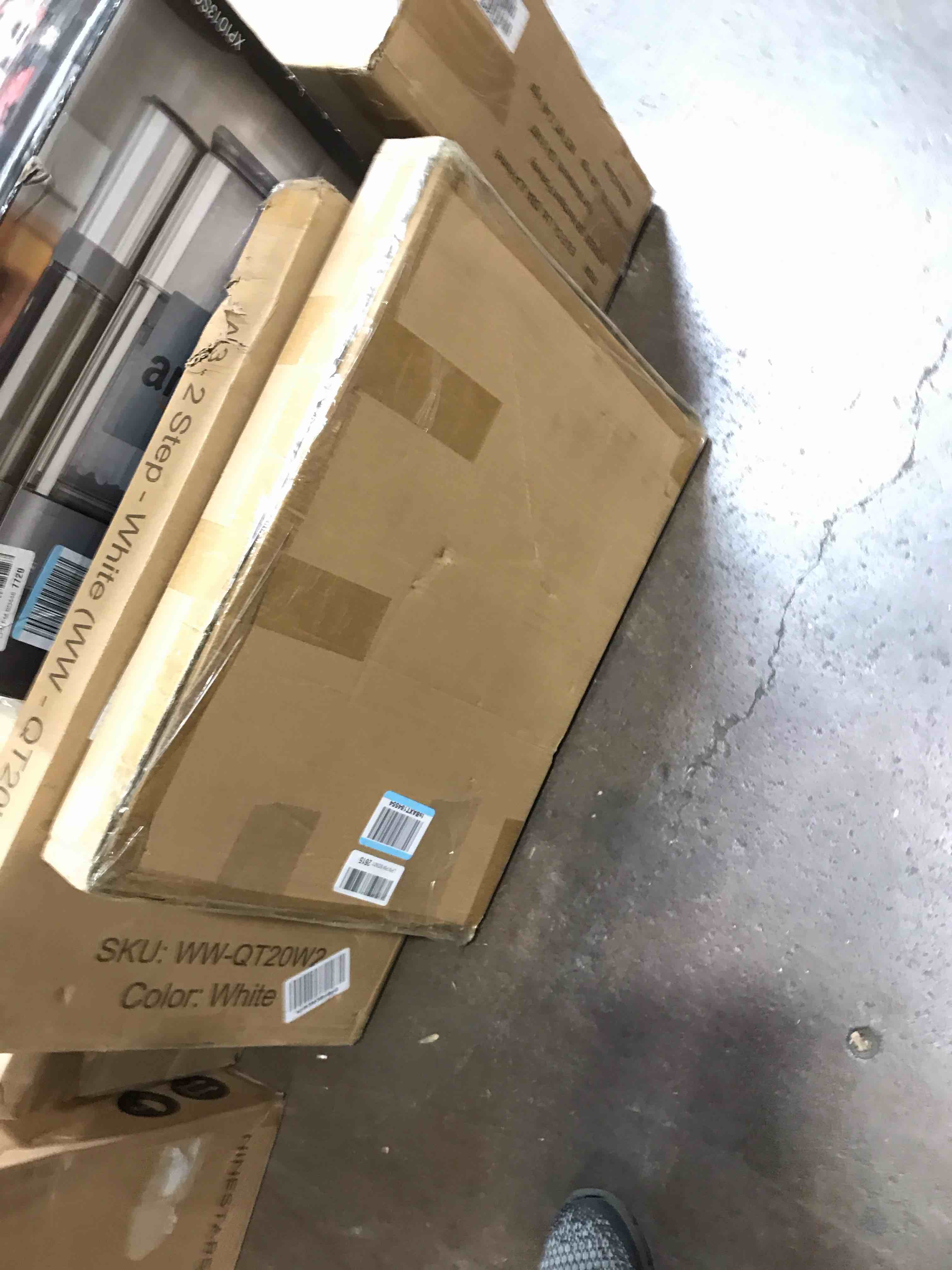 https://s3.amazonaws.com/lotting-images-prod/bidfta/BRN0076406_1729793607374.jpeg