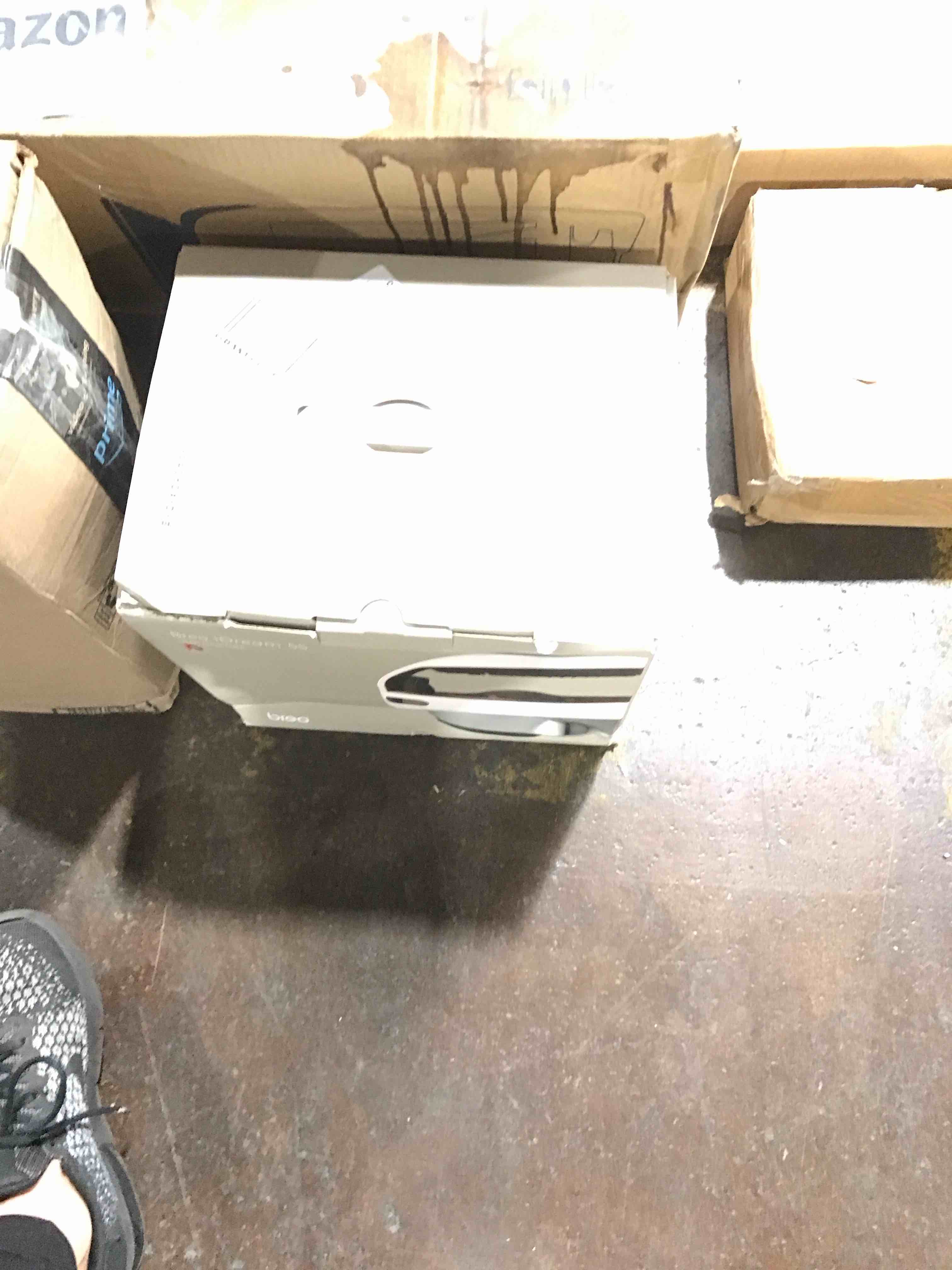 https://s3.amazonaws.com/lotting-images-prod/bidfta/BRN0076523_1729785150968.jpeg