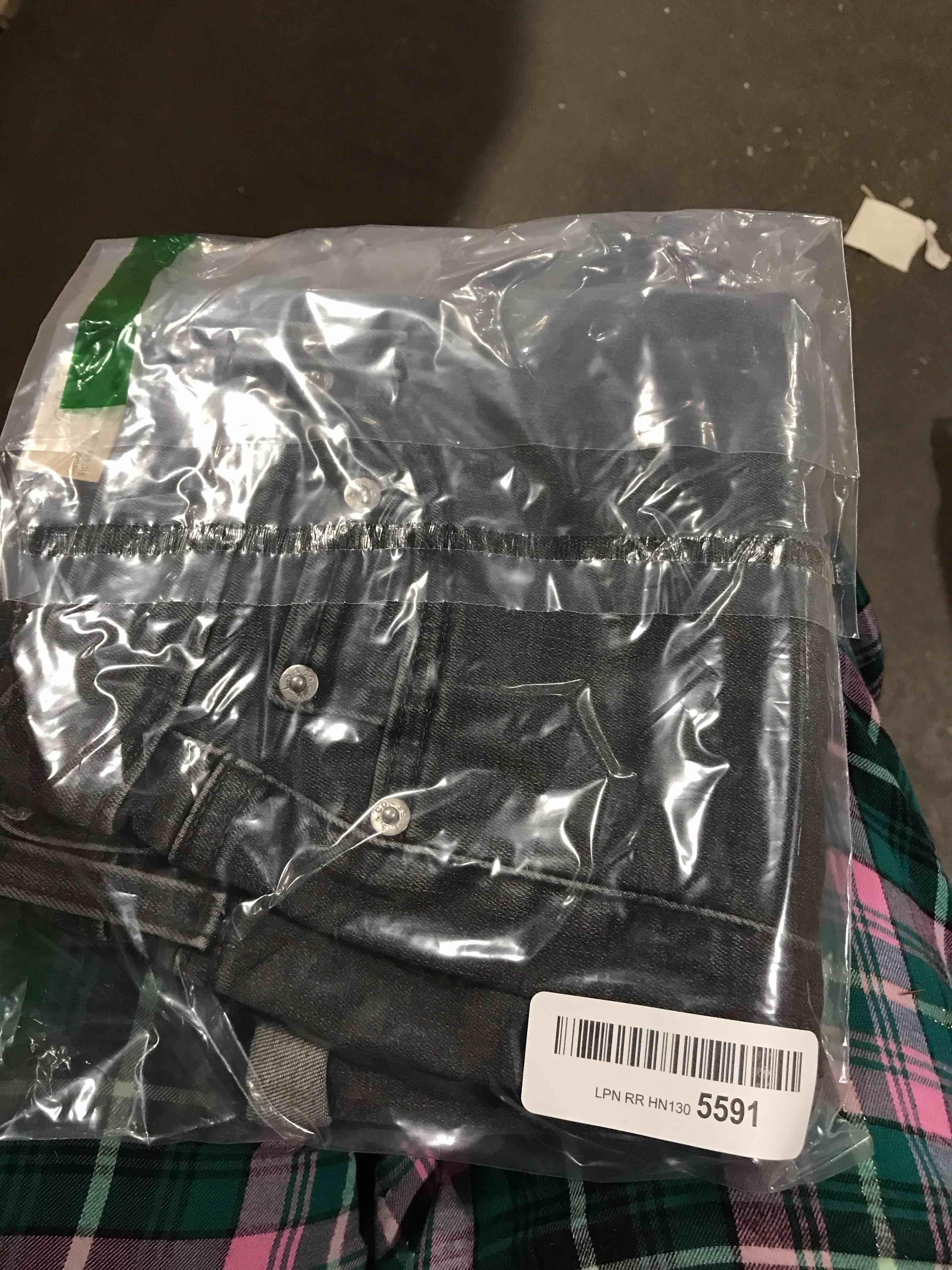 https://s3.amazonaws.com/lotting-images-prod/bidfta/BRN0090585_1730734281567.jpeg
