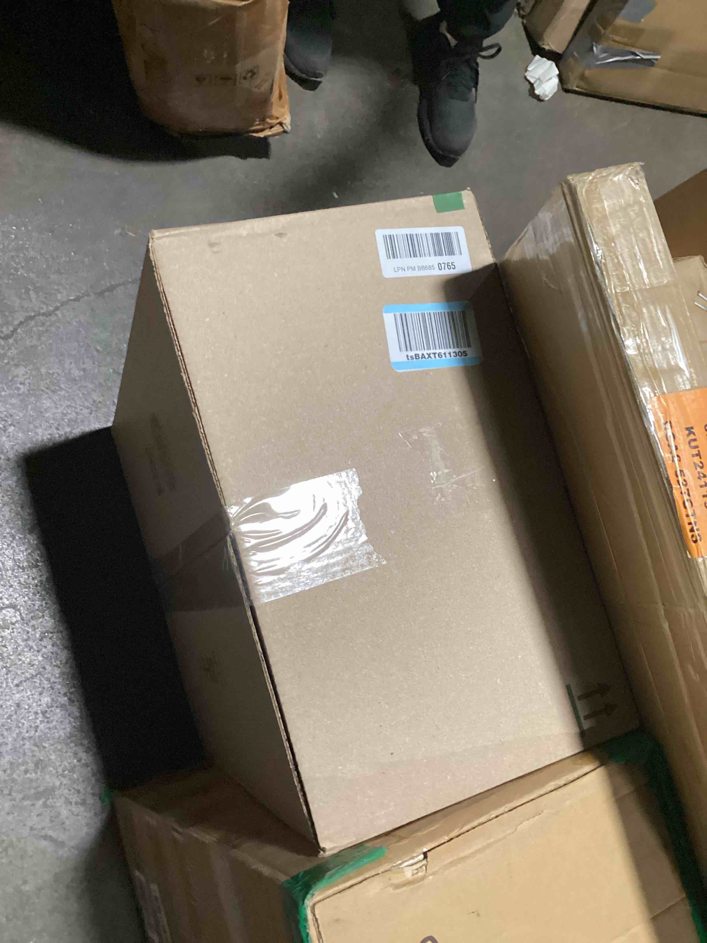 https://s3.amazonaws.com/lotting-images-prod/bidfta/BRN0093777_1730206952890.jpeg