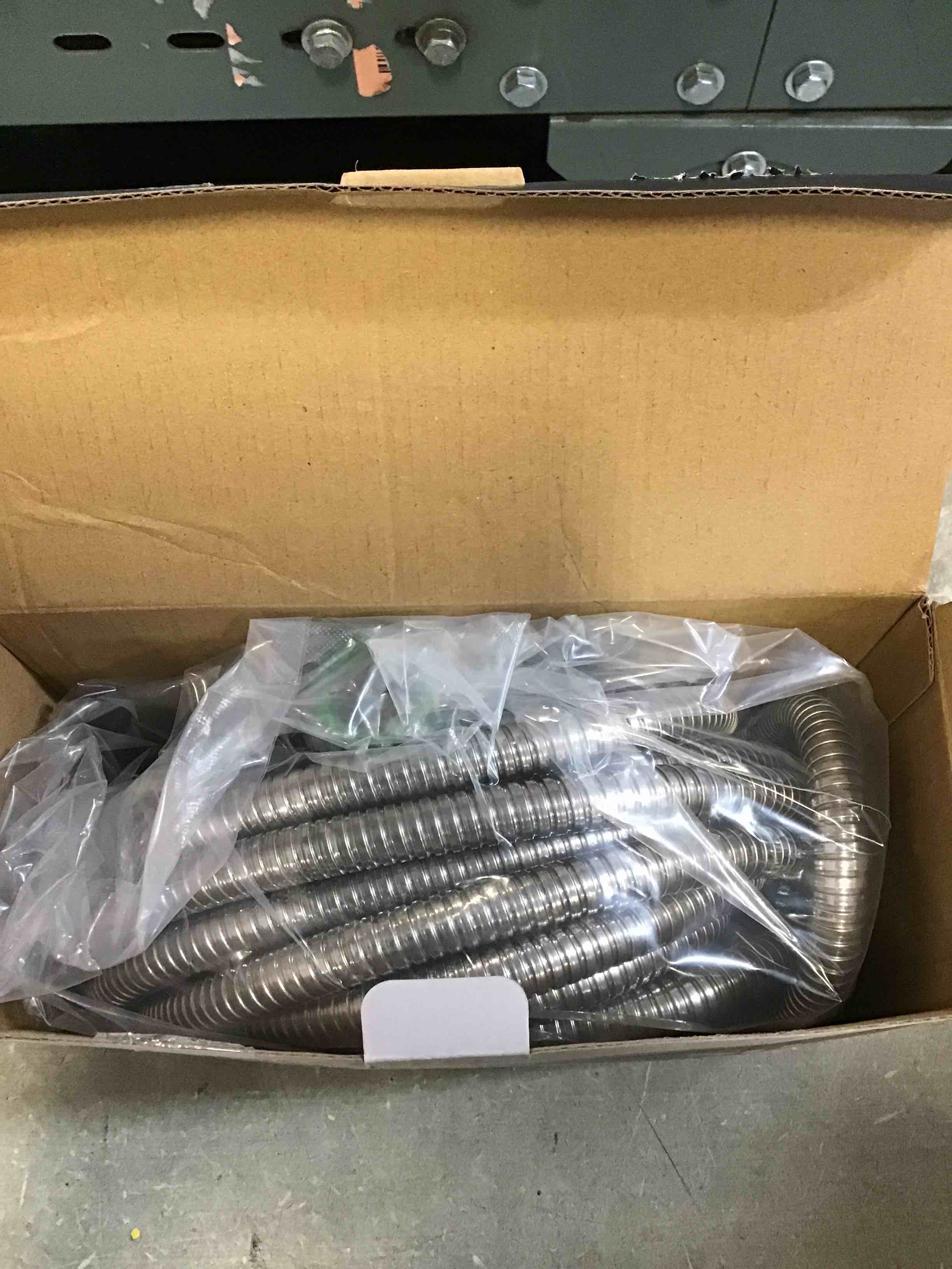 https://s3.amazonaws.com/lotting-images-prod/bidfta/BRN0116095_1725382954448.jpeg