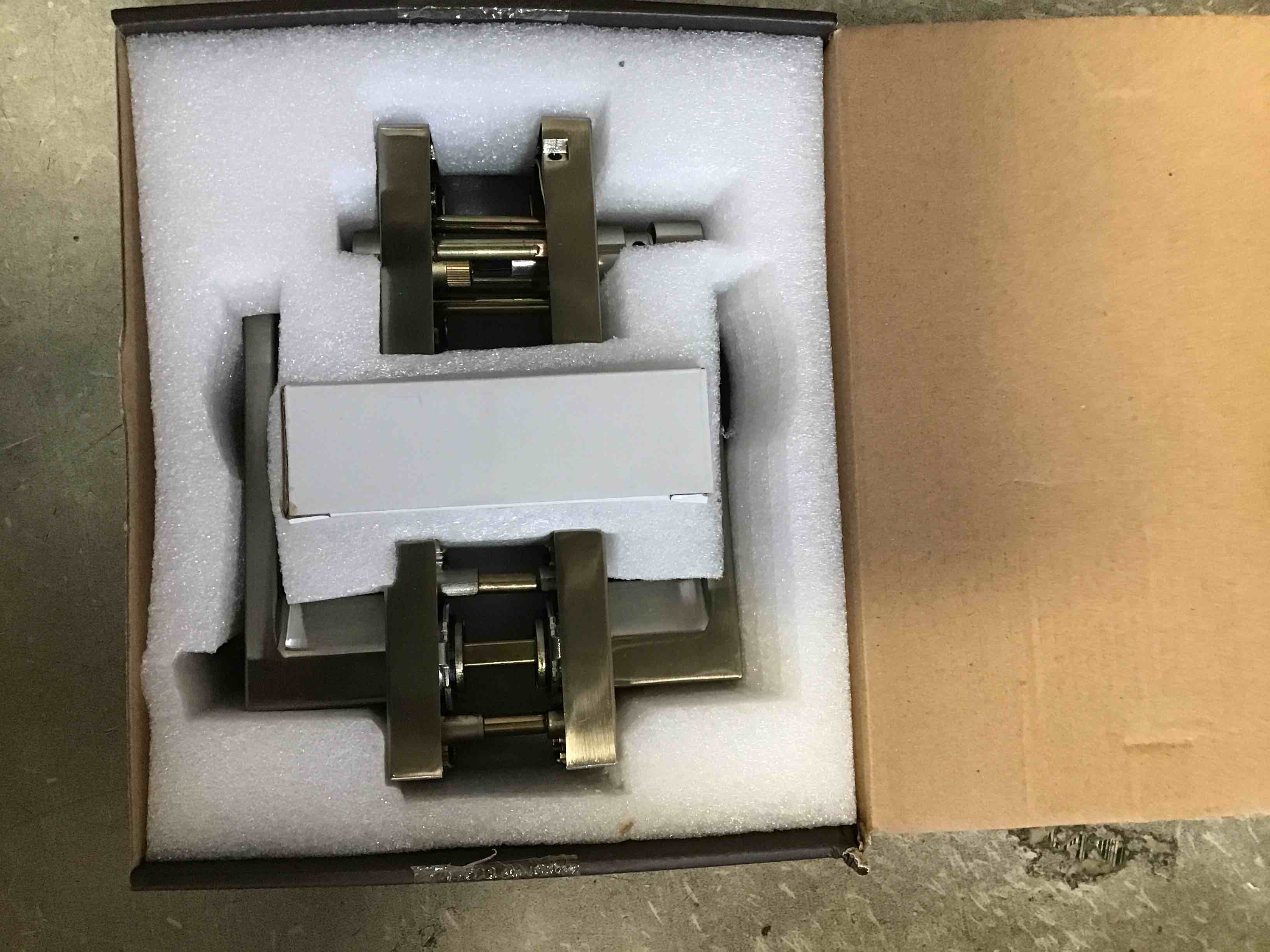 https://s3.amazonaws.com/lotting-images-prod/bidfta/BRN0116104_1725382058174.jpeg