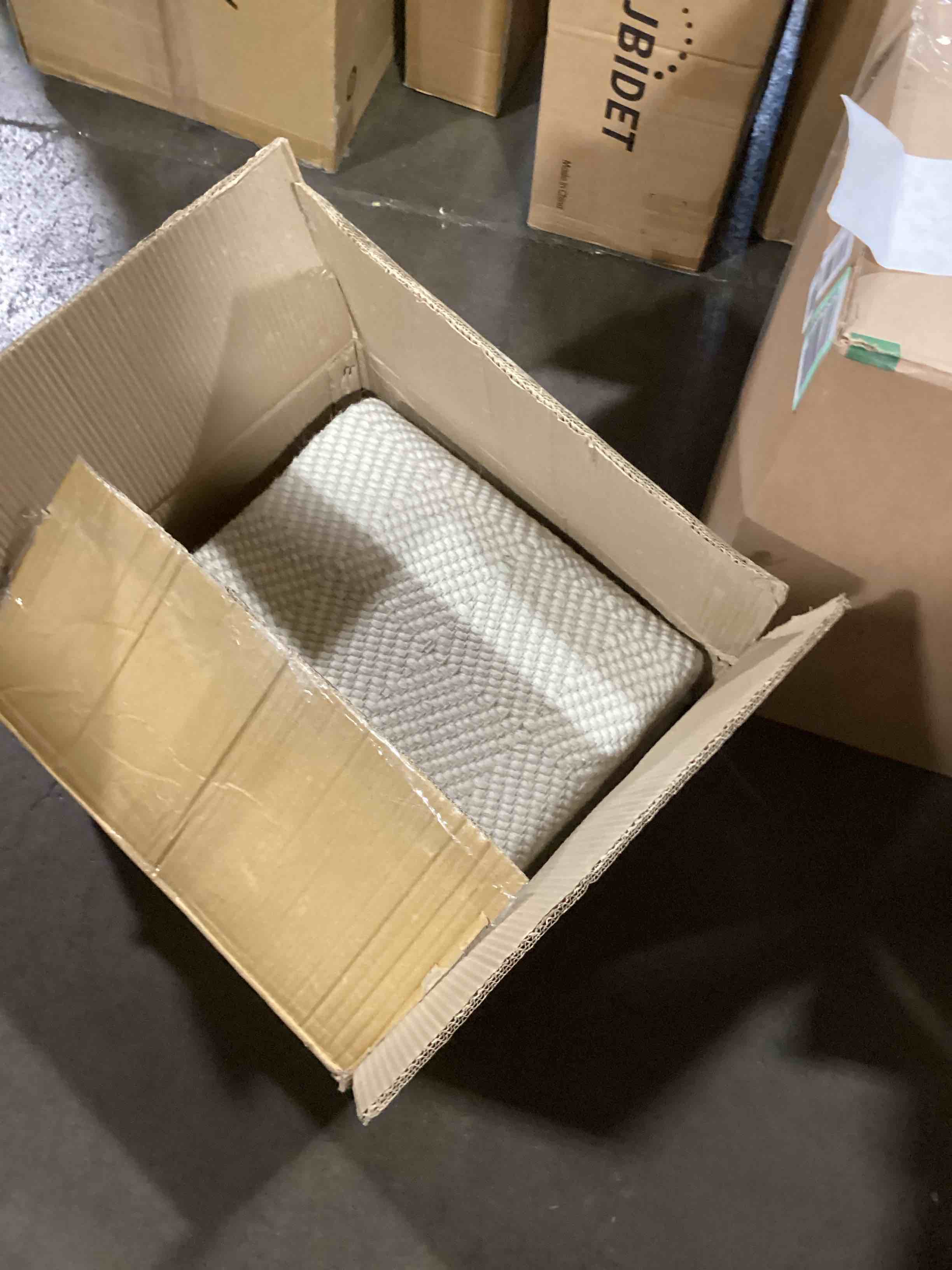 nuLOOM Agoja Hand Tufted Wool Rug, 7' 6" x 9' 6", Cream