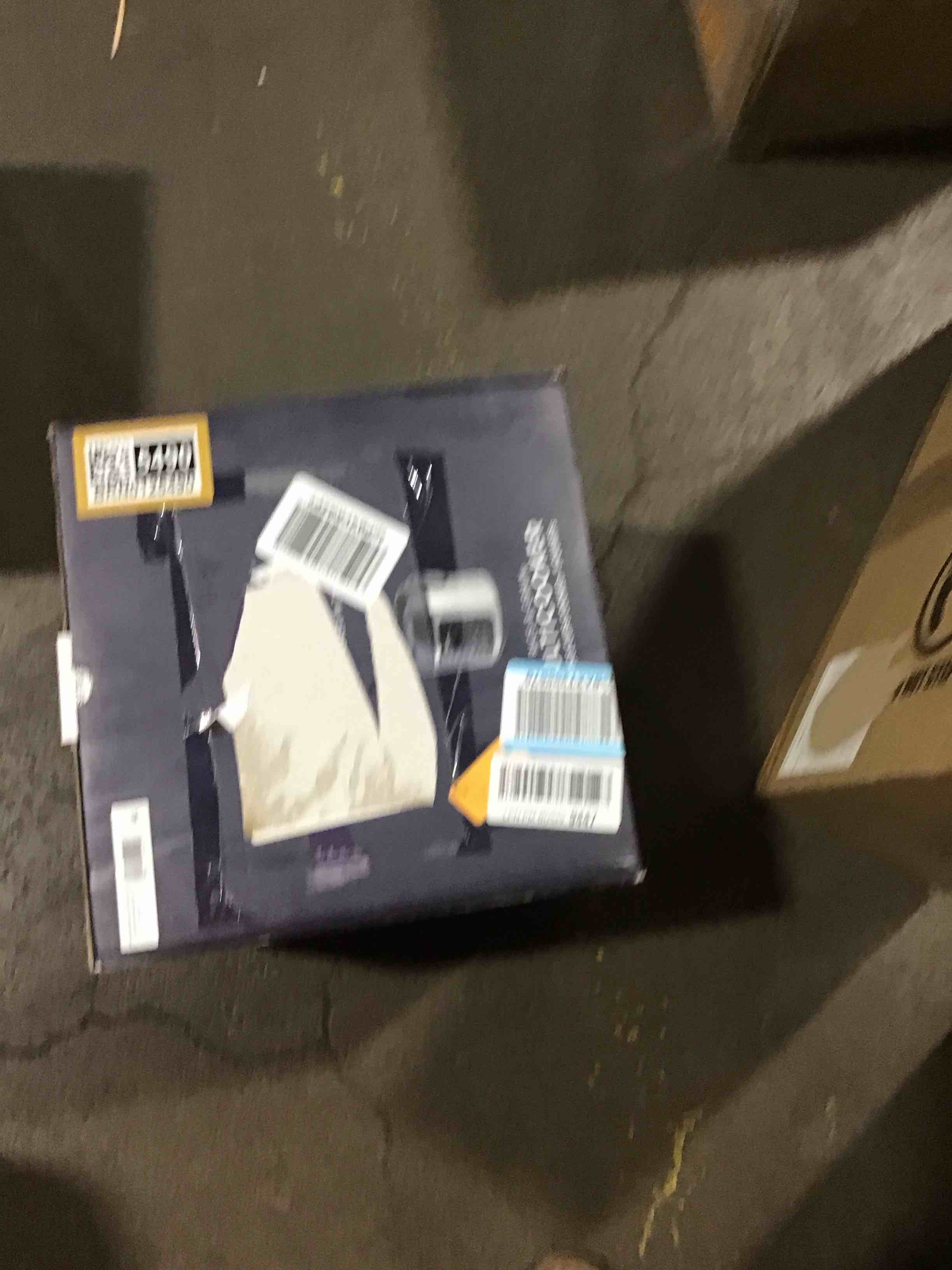 https://s3.amazonaws.com/lotting-images-prod/bidfta/BRN0125490_1725565637366.jpeg