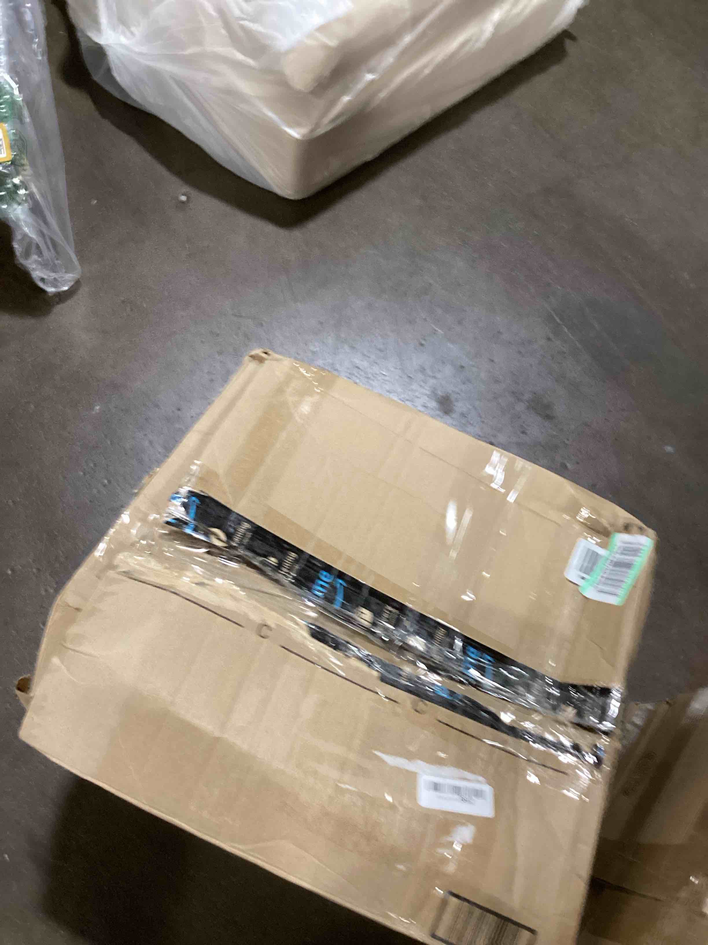 https://s3.amazonaws.com/lotting-images-prod/bidfta/BRN0131753_1729086879045.jpeg