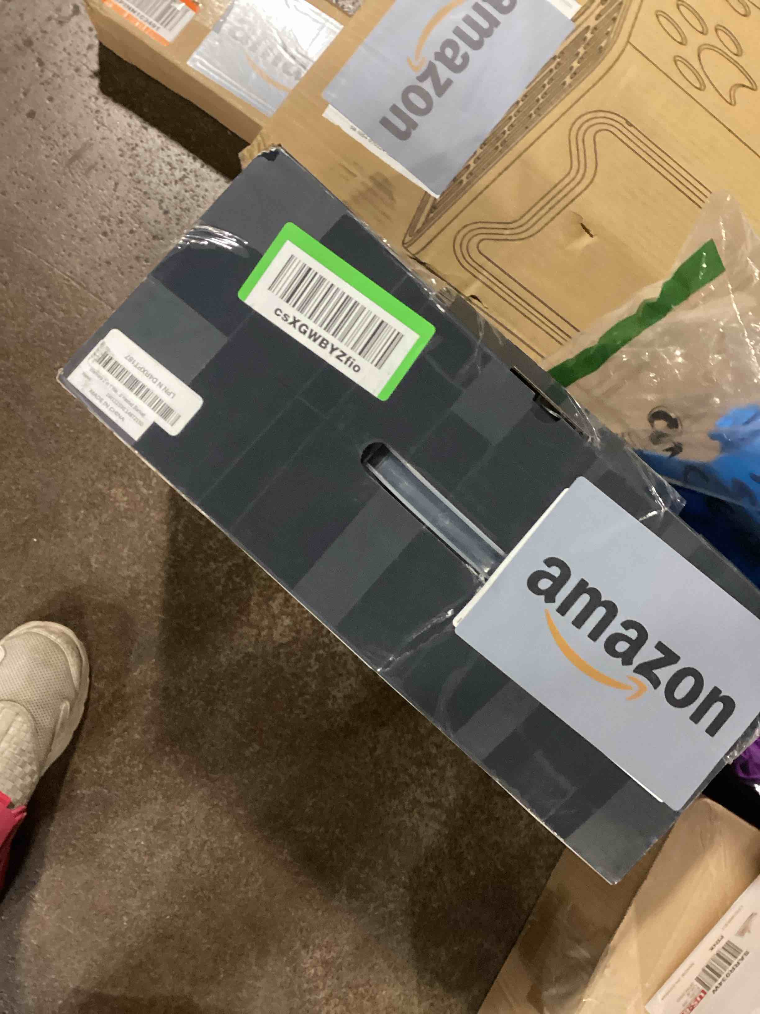 https://s3.amazonaws.com/lotting-images-prod/bidfta/BRN0134119_1728578144670.jpeg