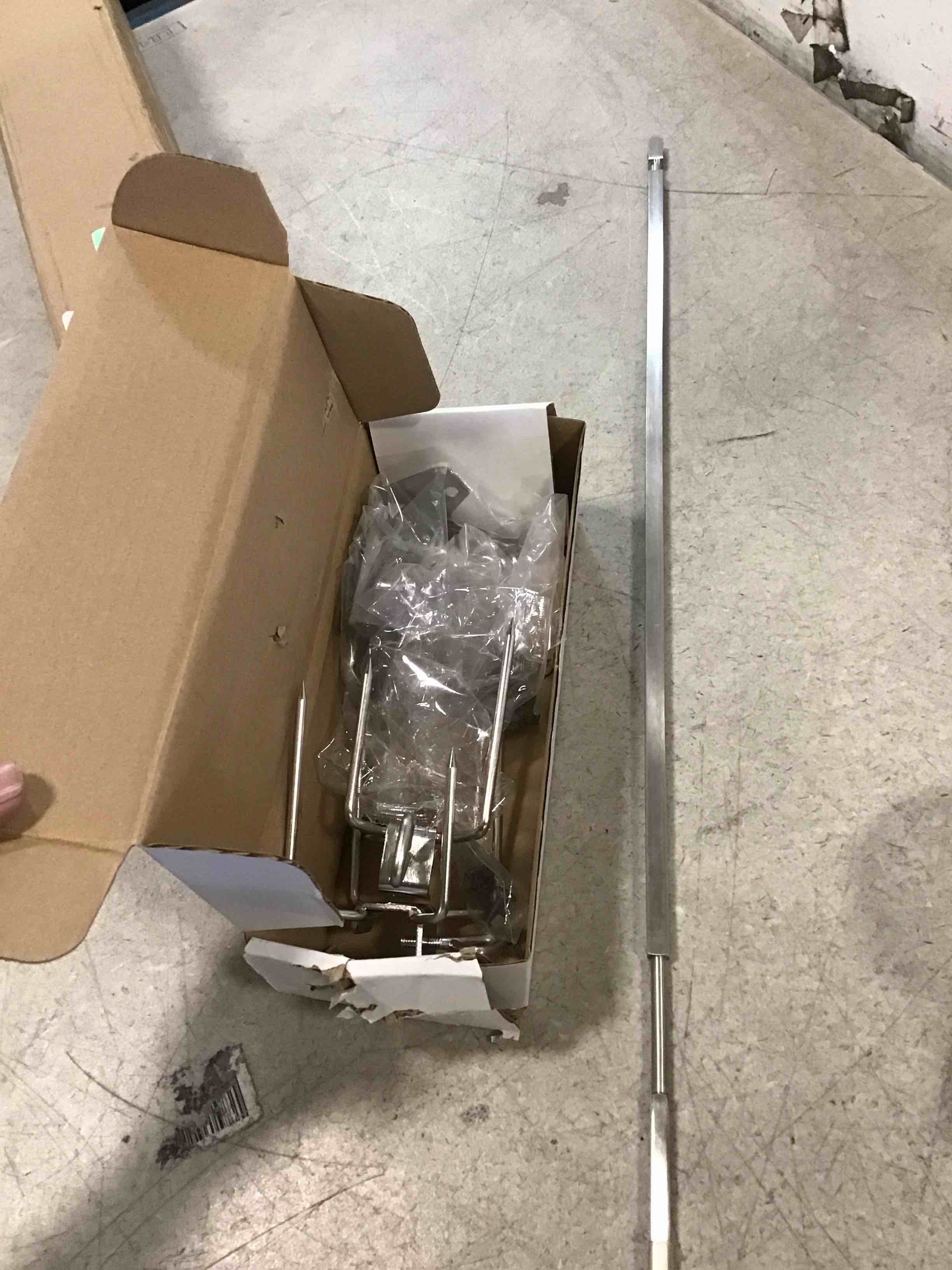 https://s3.amazonaws.com/lotting-images-prod/bidfta/BRN0147135_1726068527193.jpeg
