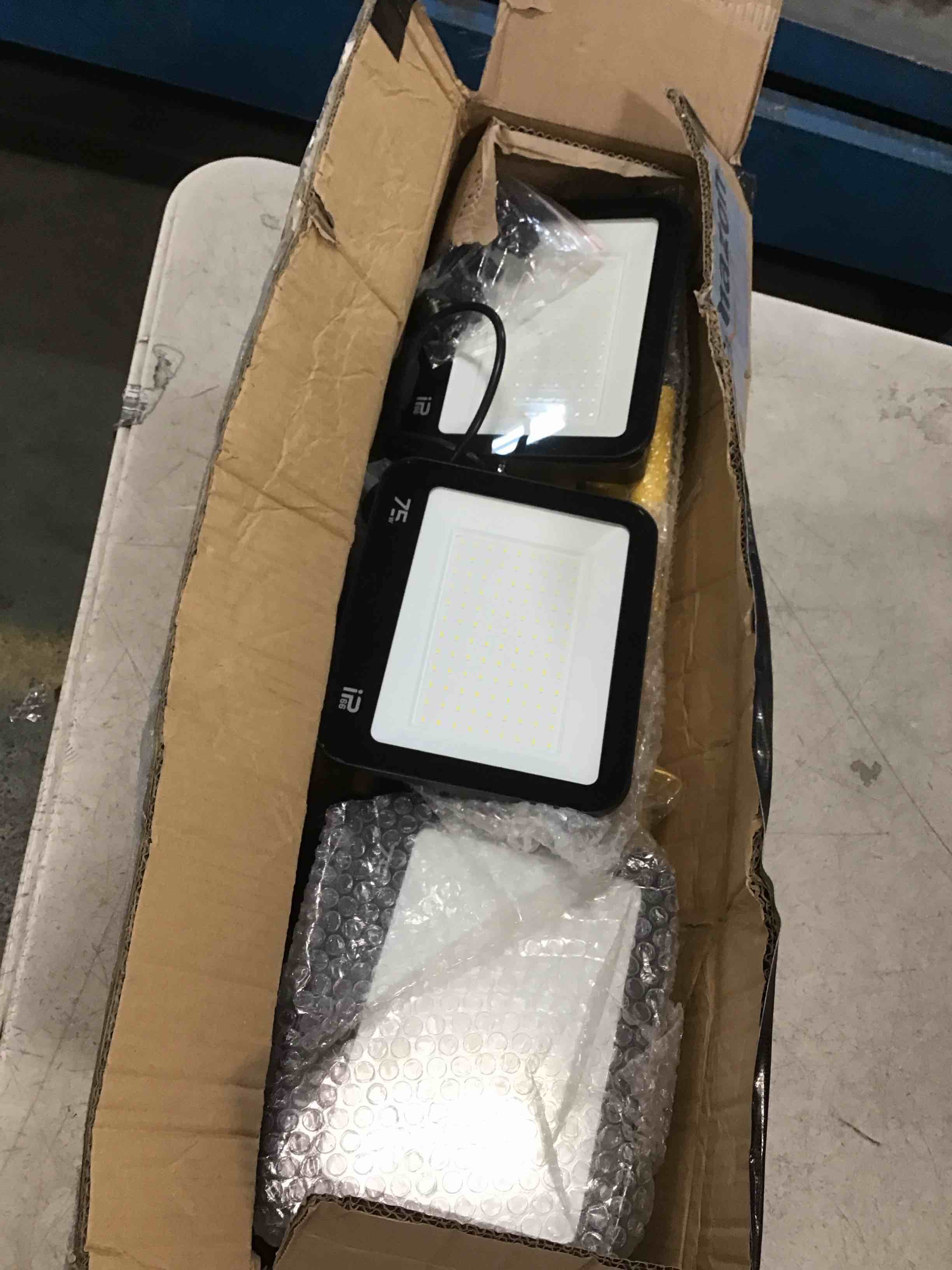 https://s3.amazonaws.com/lotting-images-prod/bidfta/BRN0147231_1726058136813.jpeg