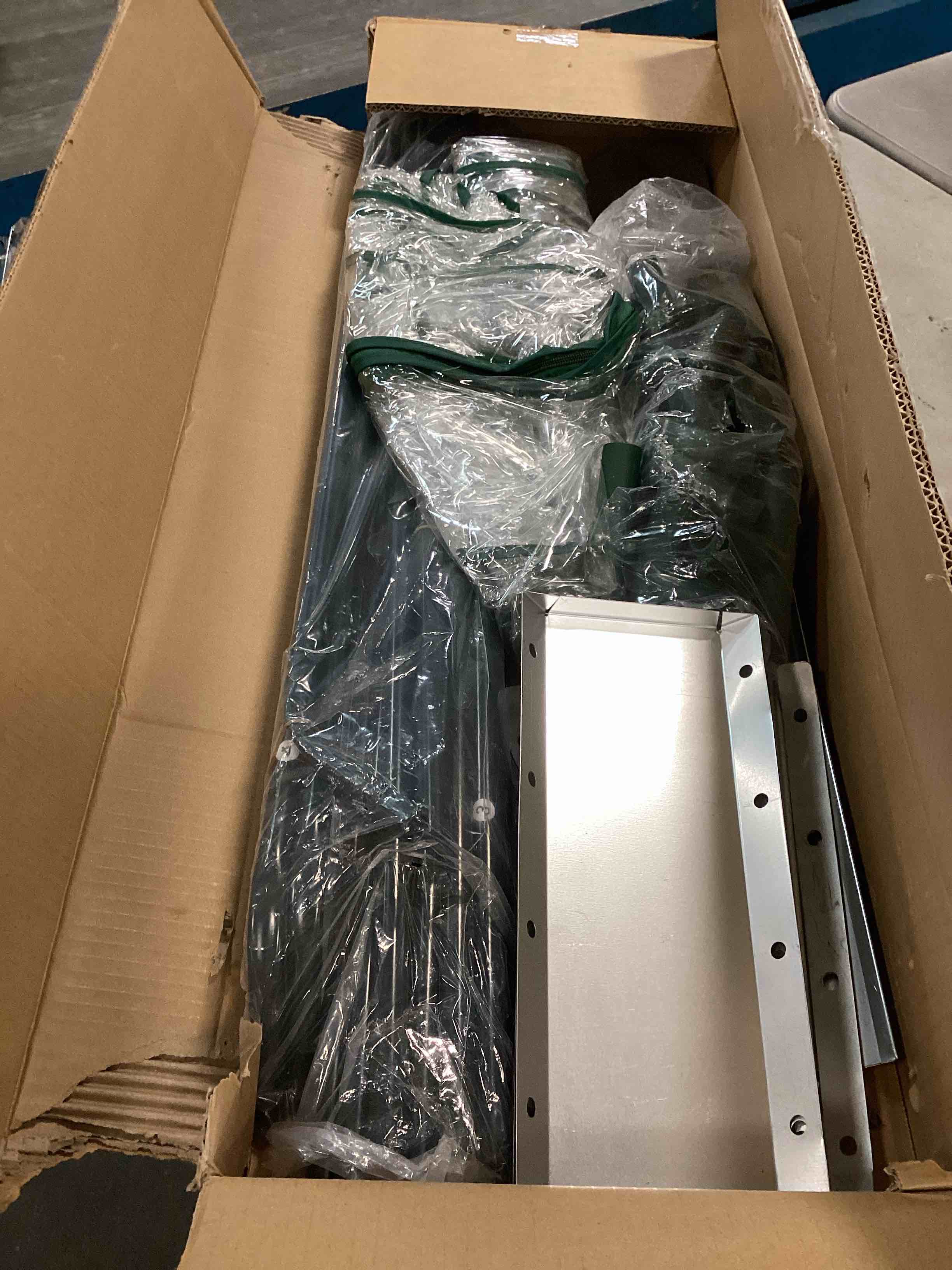 https://s3.amazonaws.com/lotting-images-prod/bidfta/BRN0147763_1725122402771.jpeg