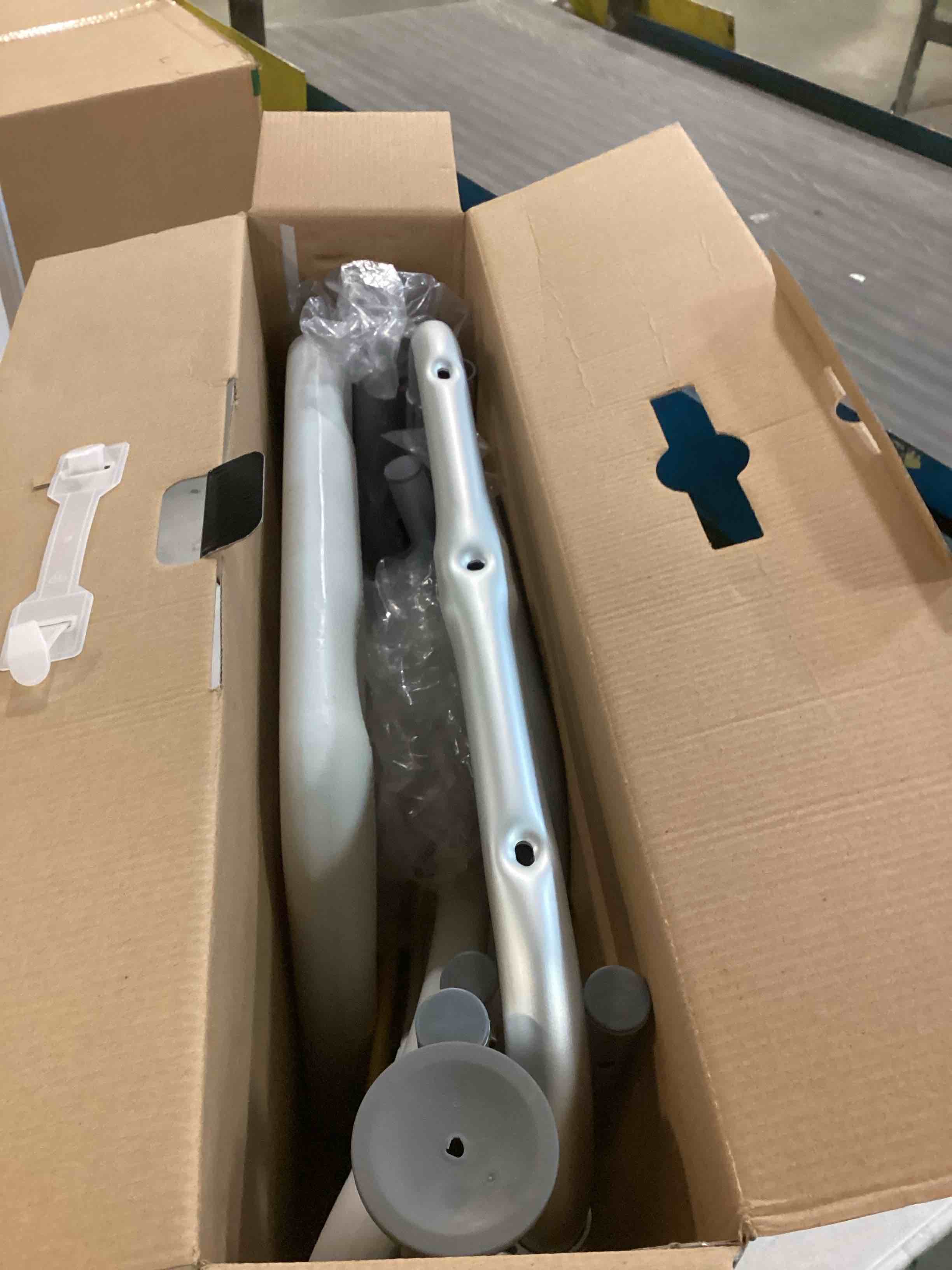 https://s3.amazonaws.com/lotting-images-prod/bidfta/BRN0150330_1726263219820.jpeg