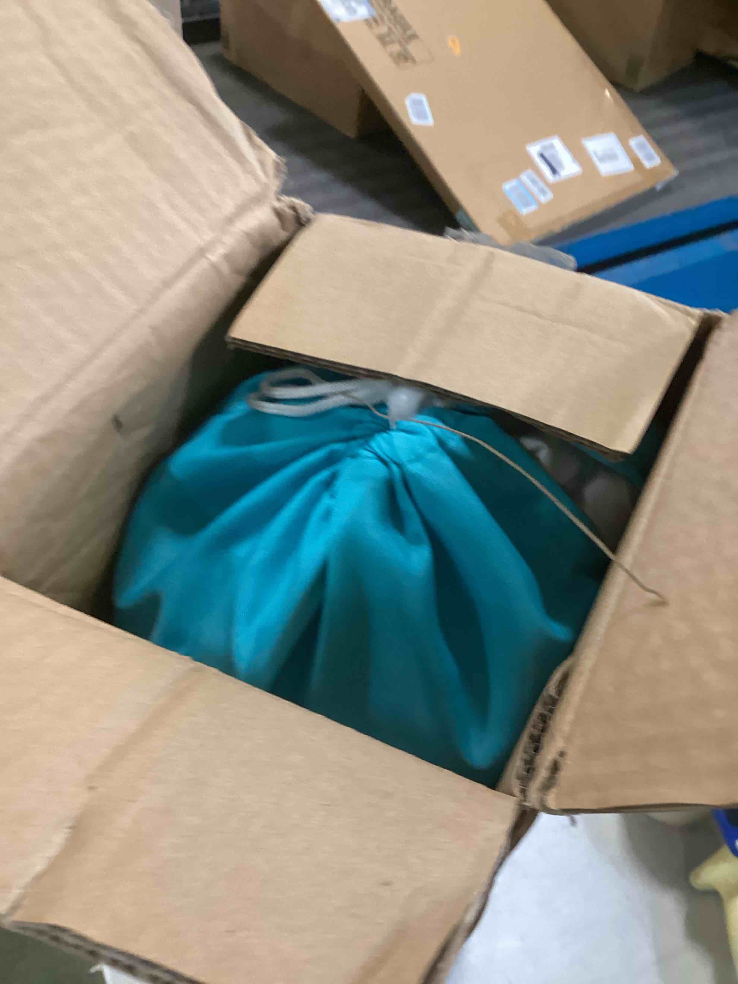 https://s3.amazonaws.com/lotting-images-prod/bidfta/BRN0154088_1726161863874.jpeg