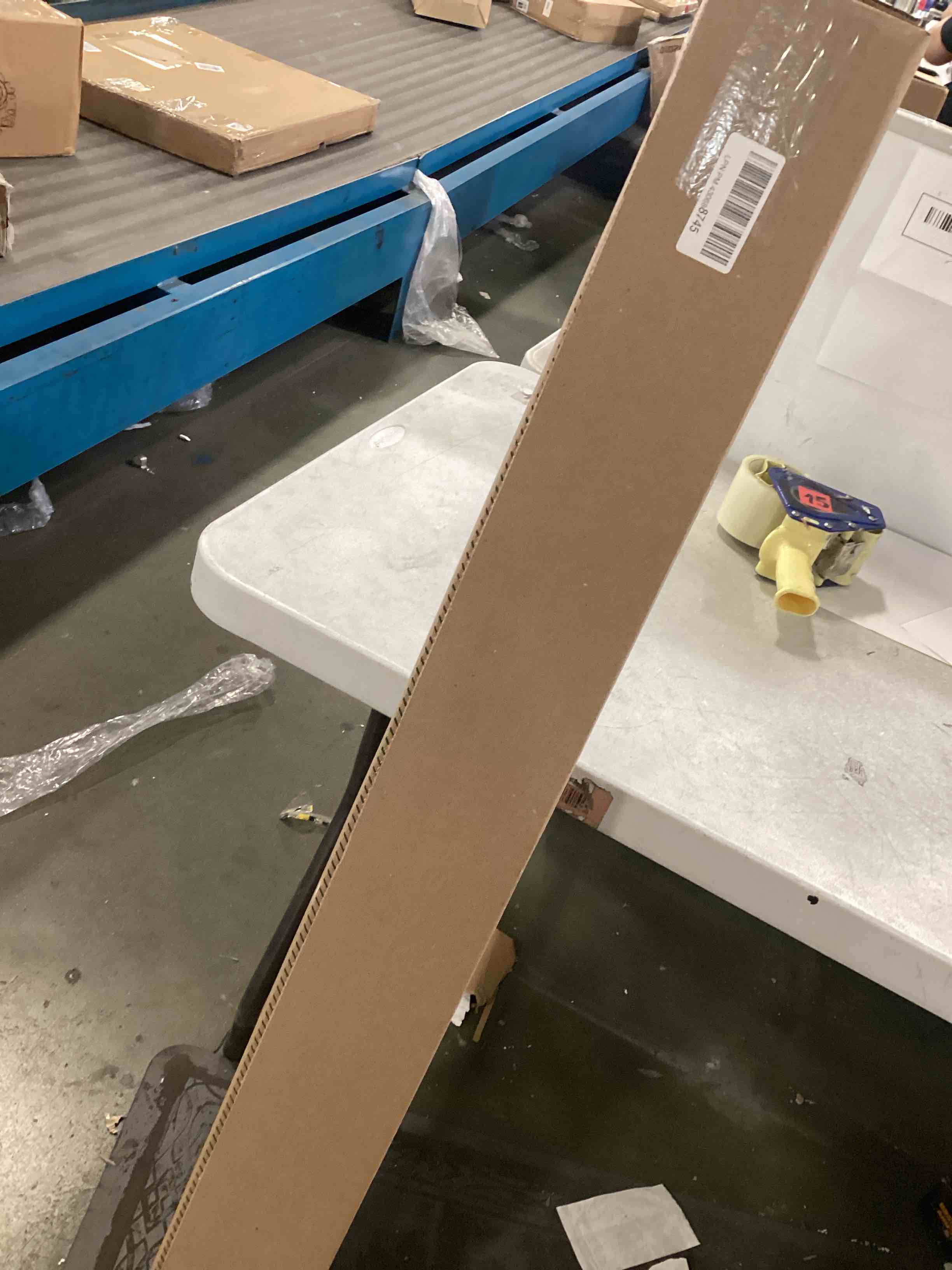 https://s3.amazonaws.com/lotting-images-prod/bidfta/BRN0154139_1726152960445.jpeg