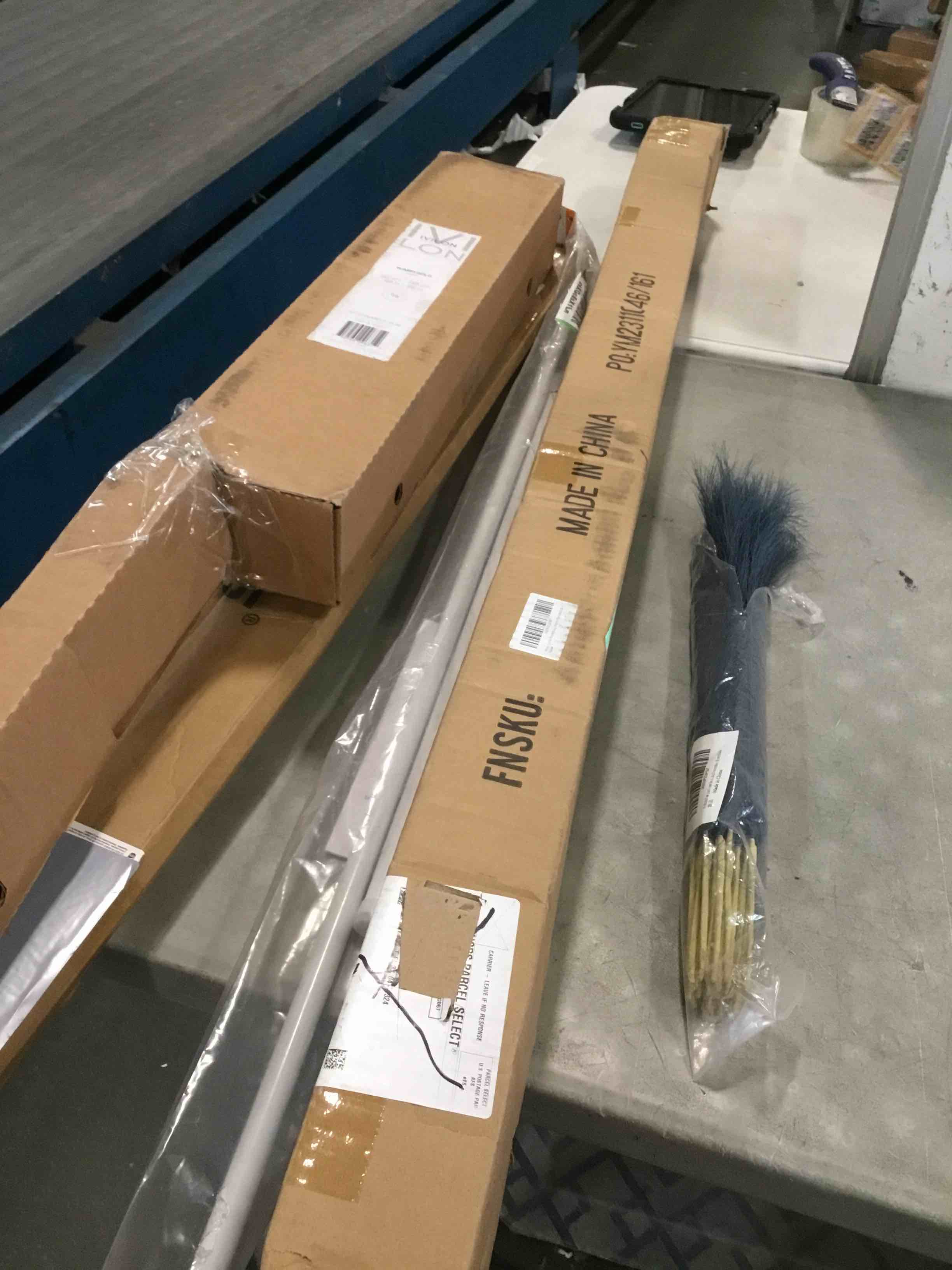 https://s3.amazonaws.com/lotting-images-prod/bidfta/BRN0156077_1726517656472.jpeg