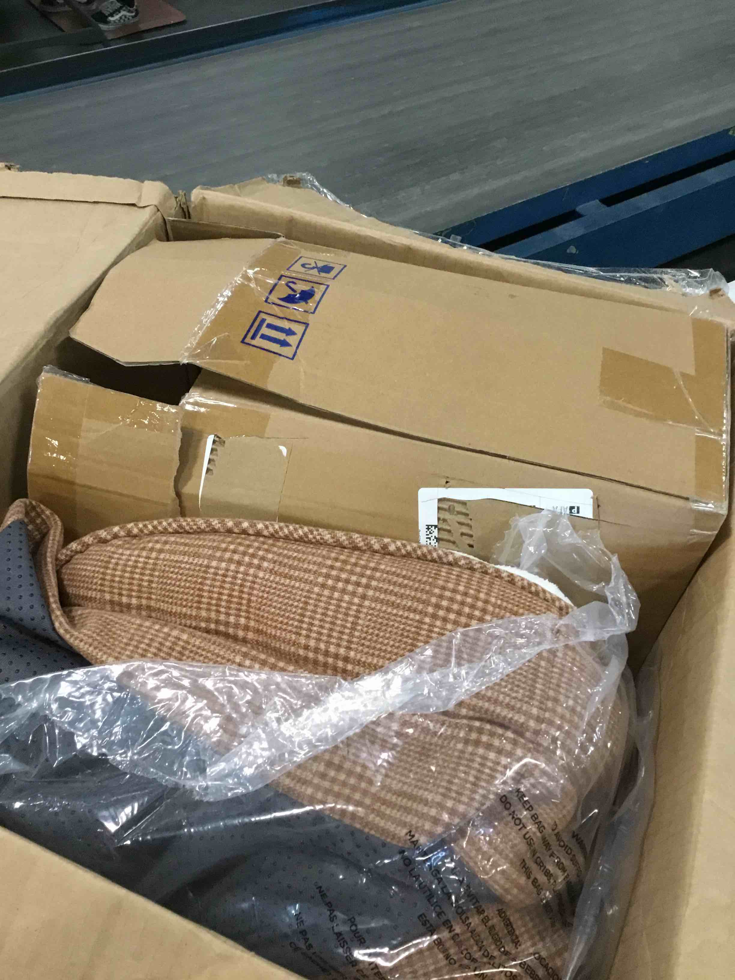 https://s3.amazonaws.com/lotting-images-prod/bidfta/BRN0156917_1726146459999.jpeg