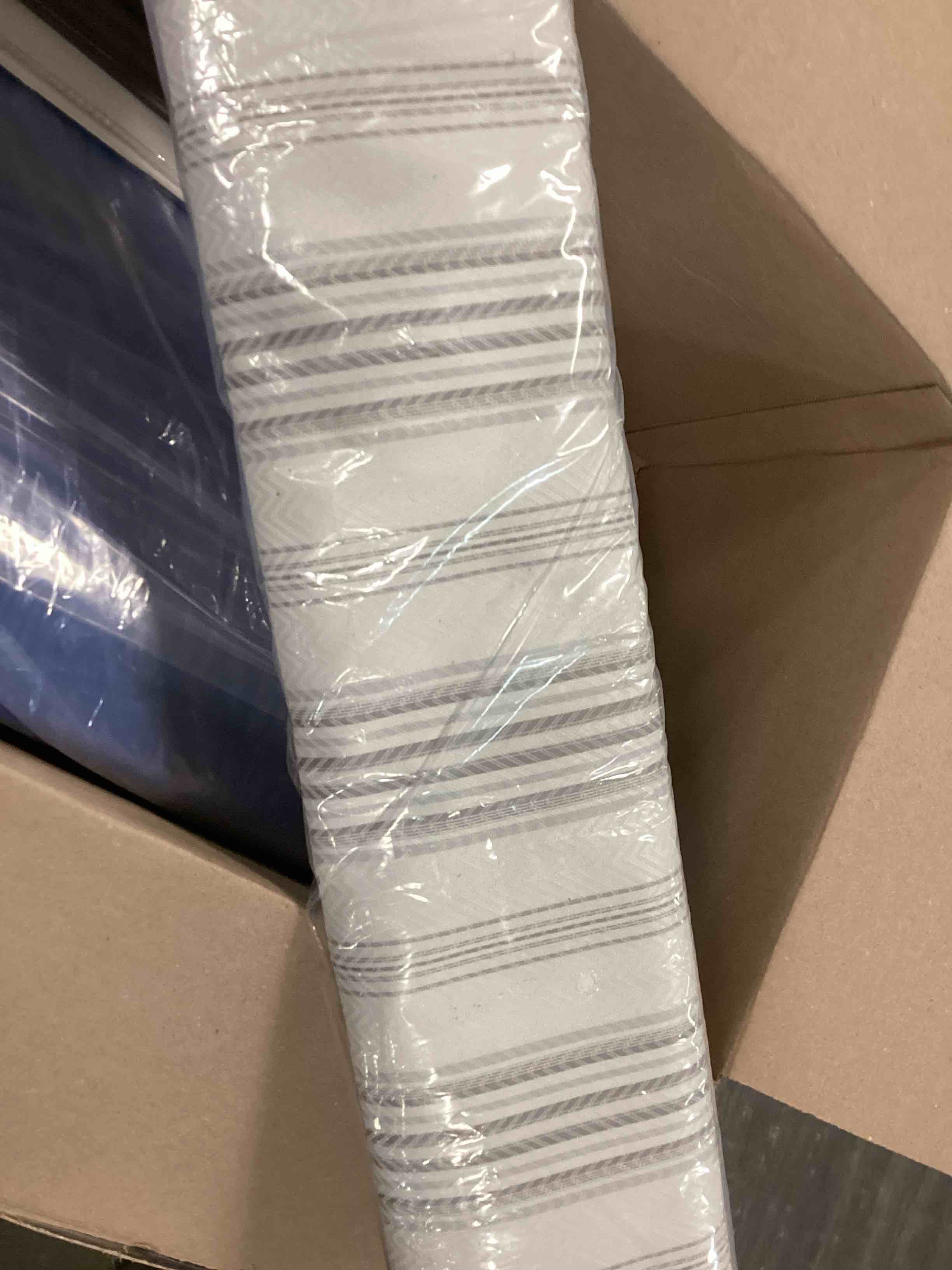 https://s3.amazonaws.com/lotting-images-prod/bidfta/BRN0159181_1728339025366.jpeg