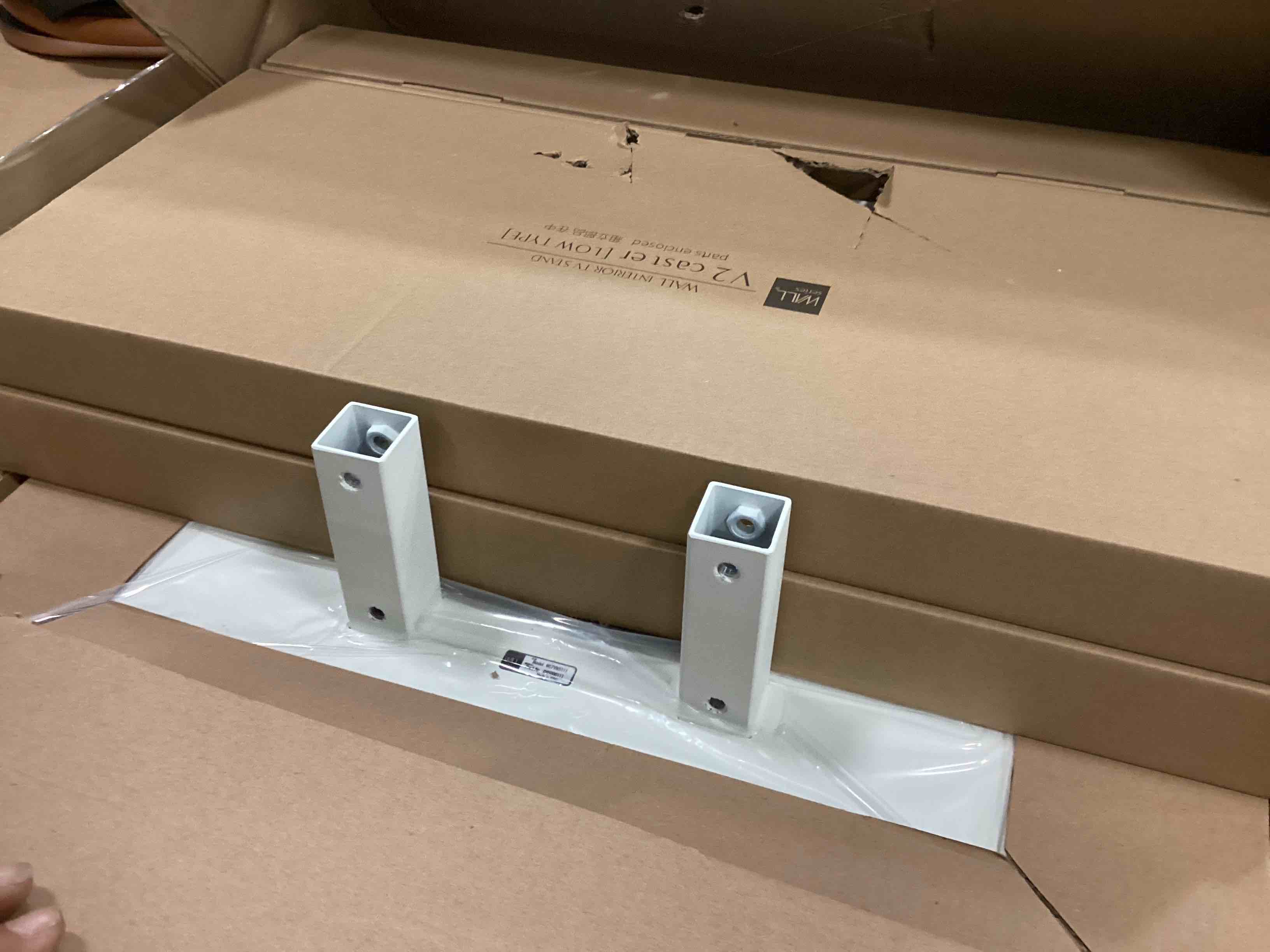 https://s3.amazonaws.com/lotting-images-prod/bidfta/BRN0160079_1727872130645.jpeg