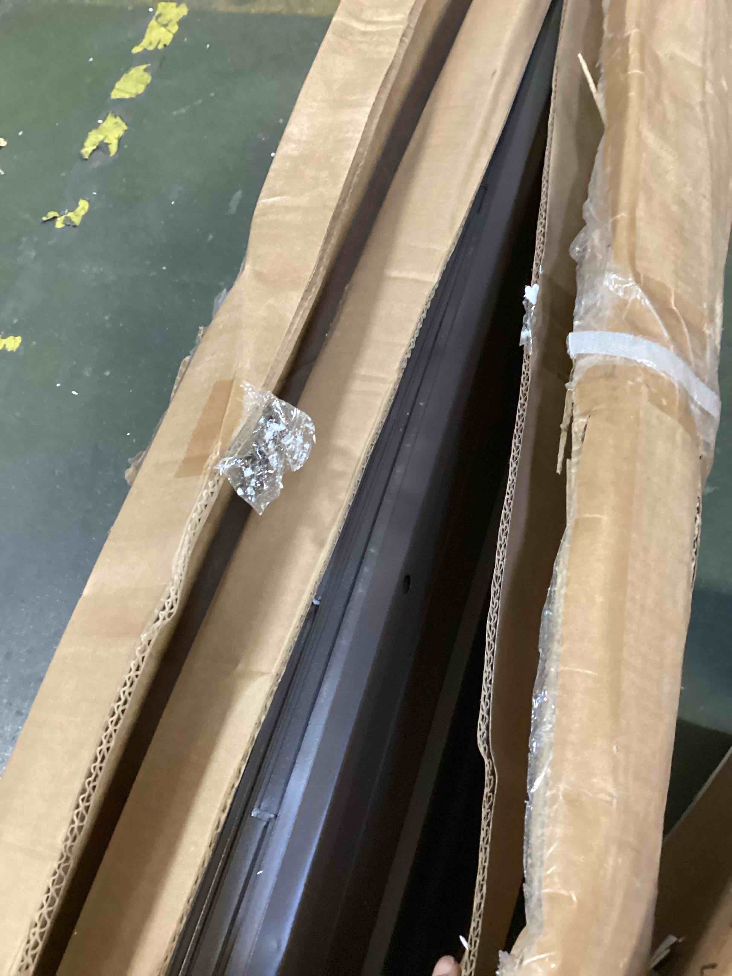 https://s3.amazonaws.com/lotting-images-prod/bidfta/BRN0160588_1727363804443.jpeg