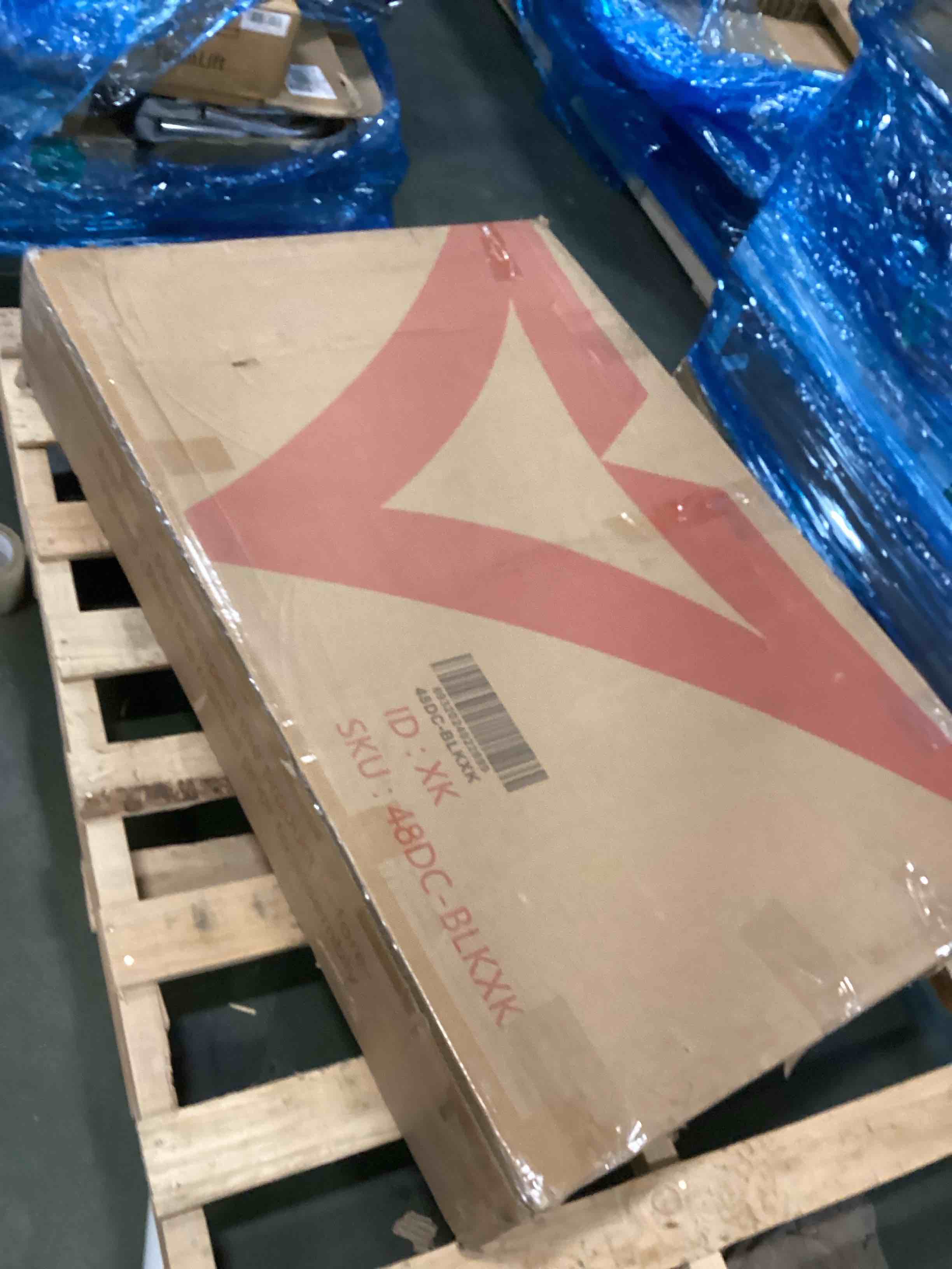 (similar photo) 48inch Metal Wire Dog Crate with Divider,Indestructible