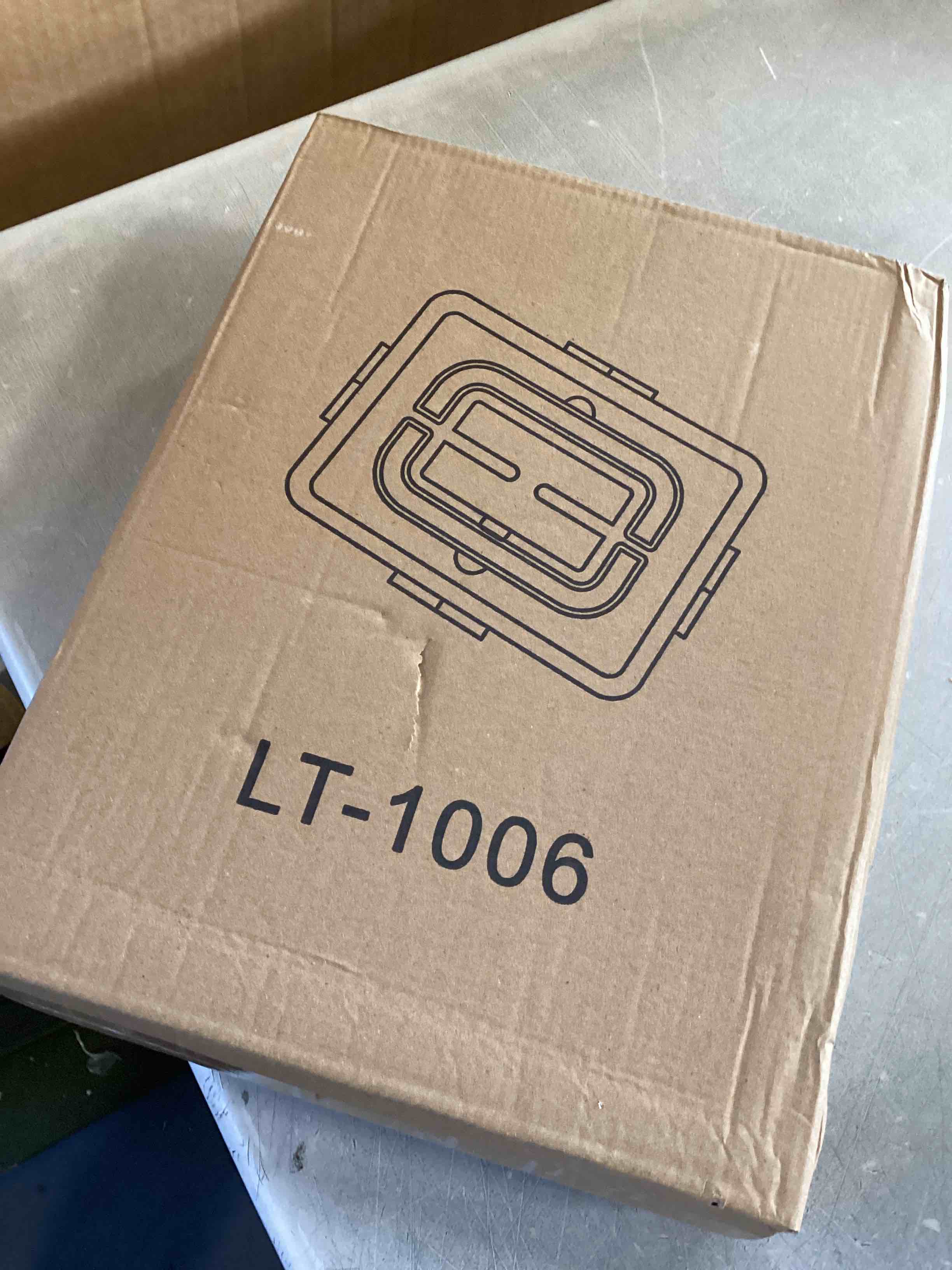 https://s3.amazonaws.com/lotting-images-prod/bidfta/BRN0181619_1726058404927.jpeg